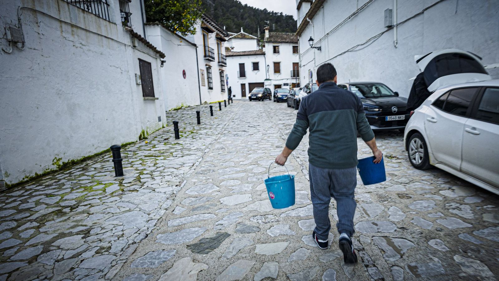 Las imágenes del retorno de los vecinos de Grazalema a sus casas después de once días desalojados