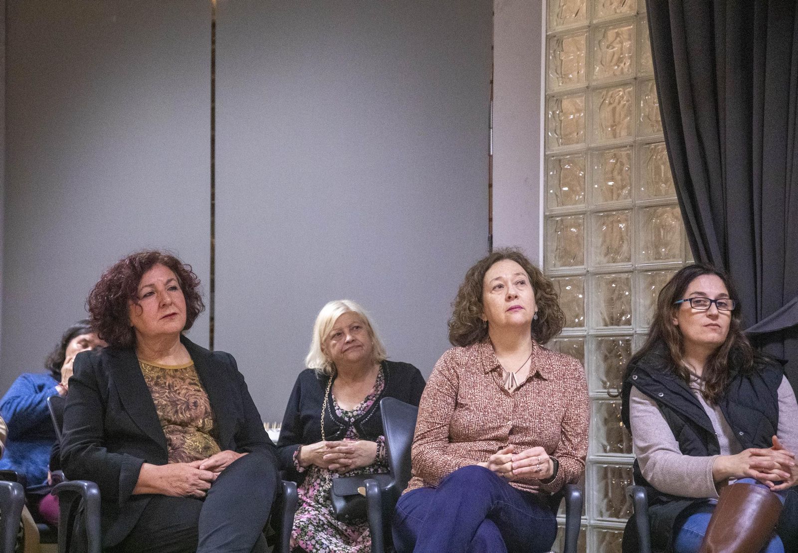La Plataforma de Acción Feminista en Almería rinde homenaje a las mujeres de la Desbandá con su II Premio ‘Posidonia’ a Loli Sierra, vicepresidenta de la Asociación Memorialista de la Desbandá, en imágenes