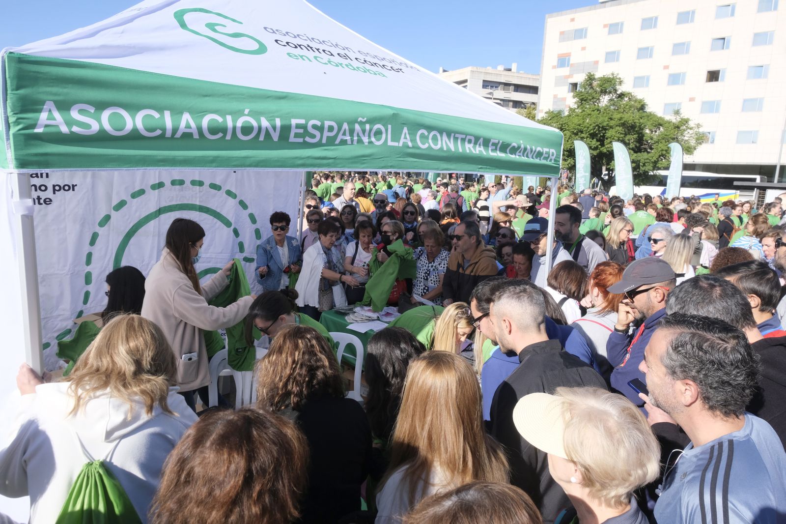 La Carrera por la Vida de la Asociación Española contra el Cáncer en Córdoba, en fotografías