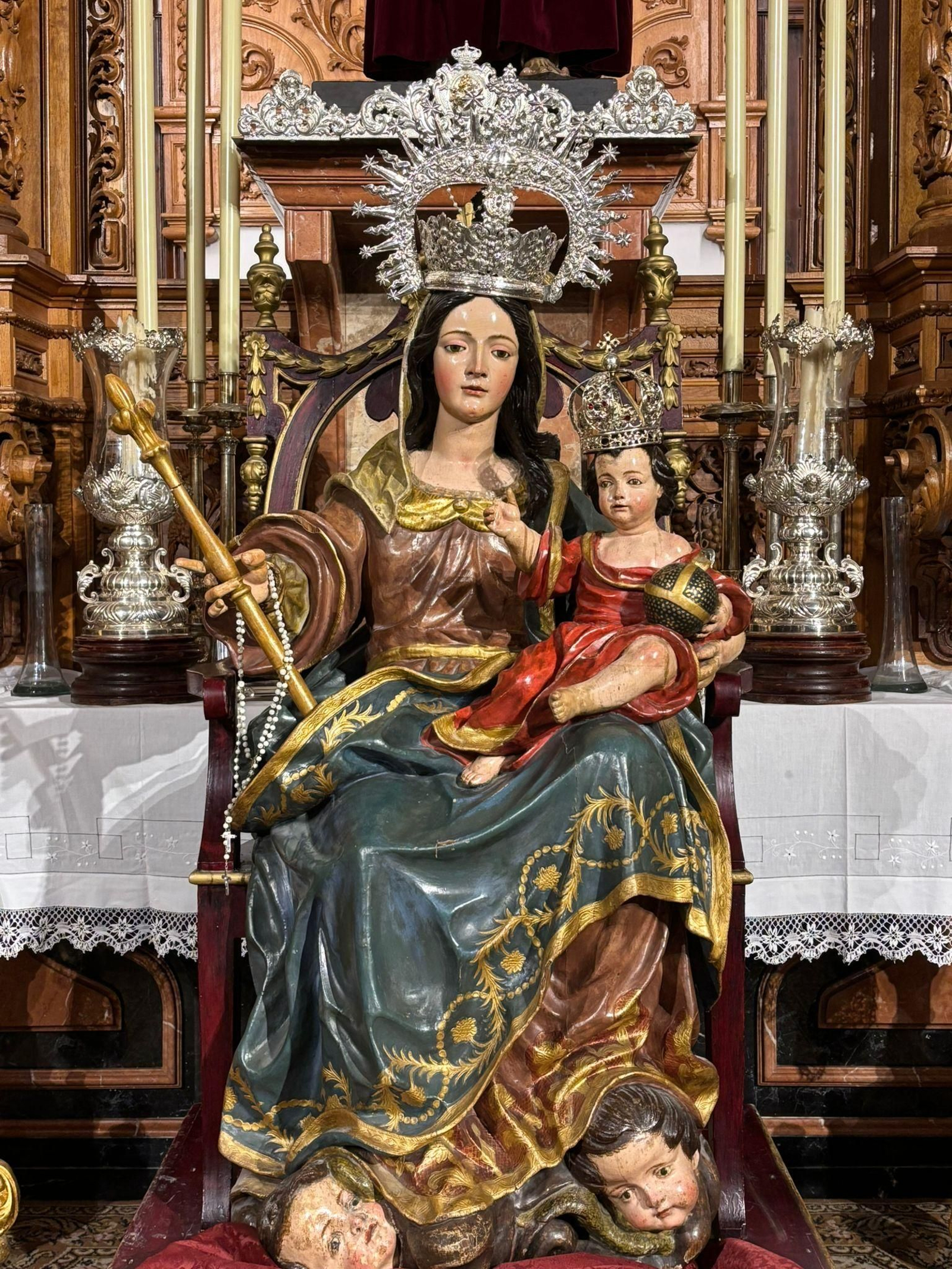 La bella imagen de la Virgen de las Nieves.