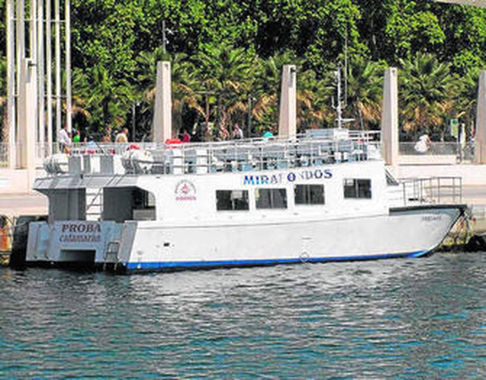 El nuevo catamarán, atracado el pasado fin de semana en el puerto.