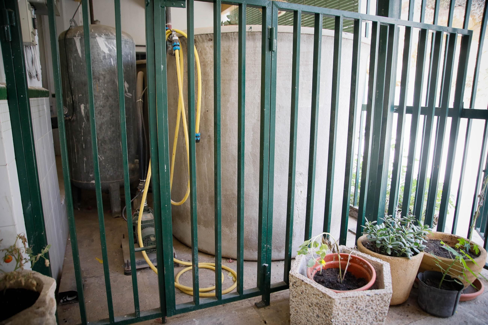 Imágenes de las quejas vecinales ante los cortes de luz en el barrio de pescadería