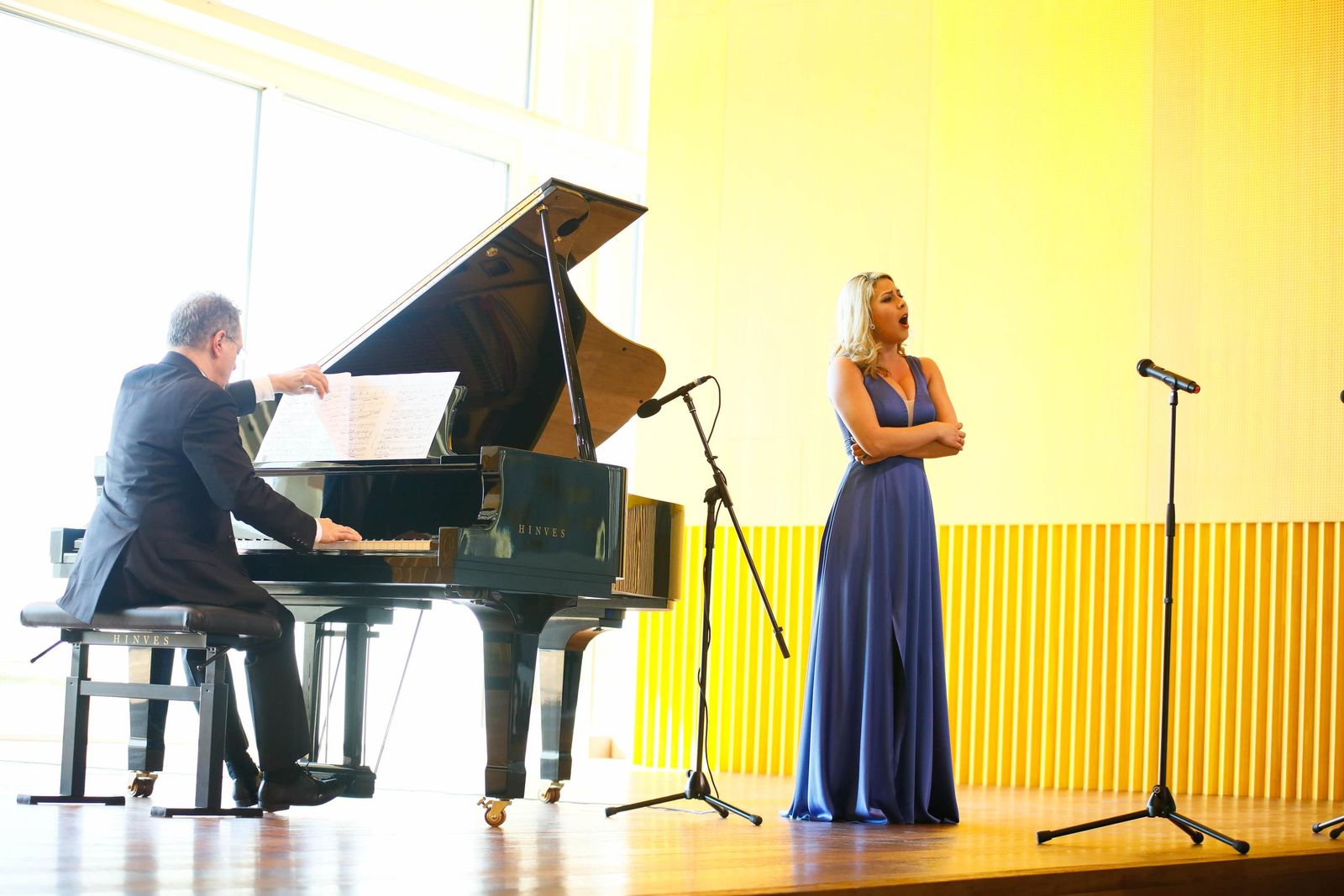 El pianista Ugo D’Orazio acompañando a la soprano Suzana Nadejde, ayer, en el concierto.