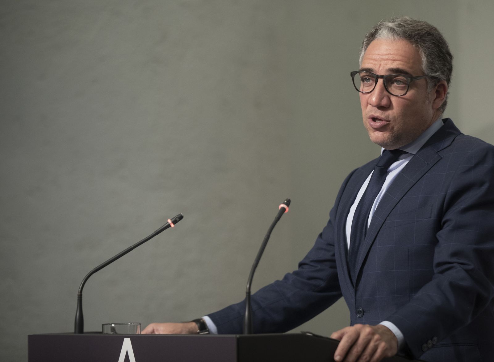 Elías Bendodo, en una rueda de prensa.