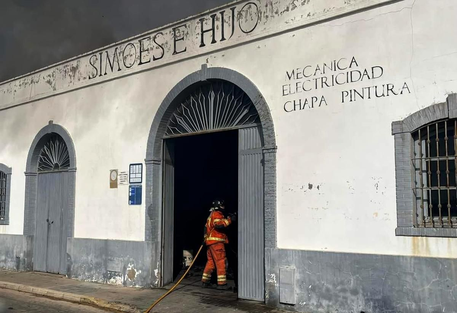 Así han quedado las naves industriales del polígono pesquero de Isla Cristina tras el incendio Así han quedado las naves industriales del polígono pesquero de Isla Cristina tras el incendio