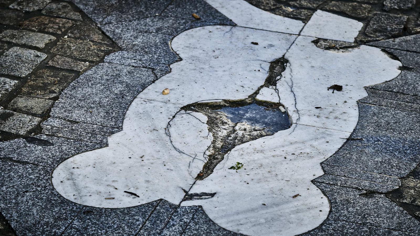 Estado del pavimento en plaza de la Catedral