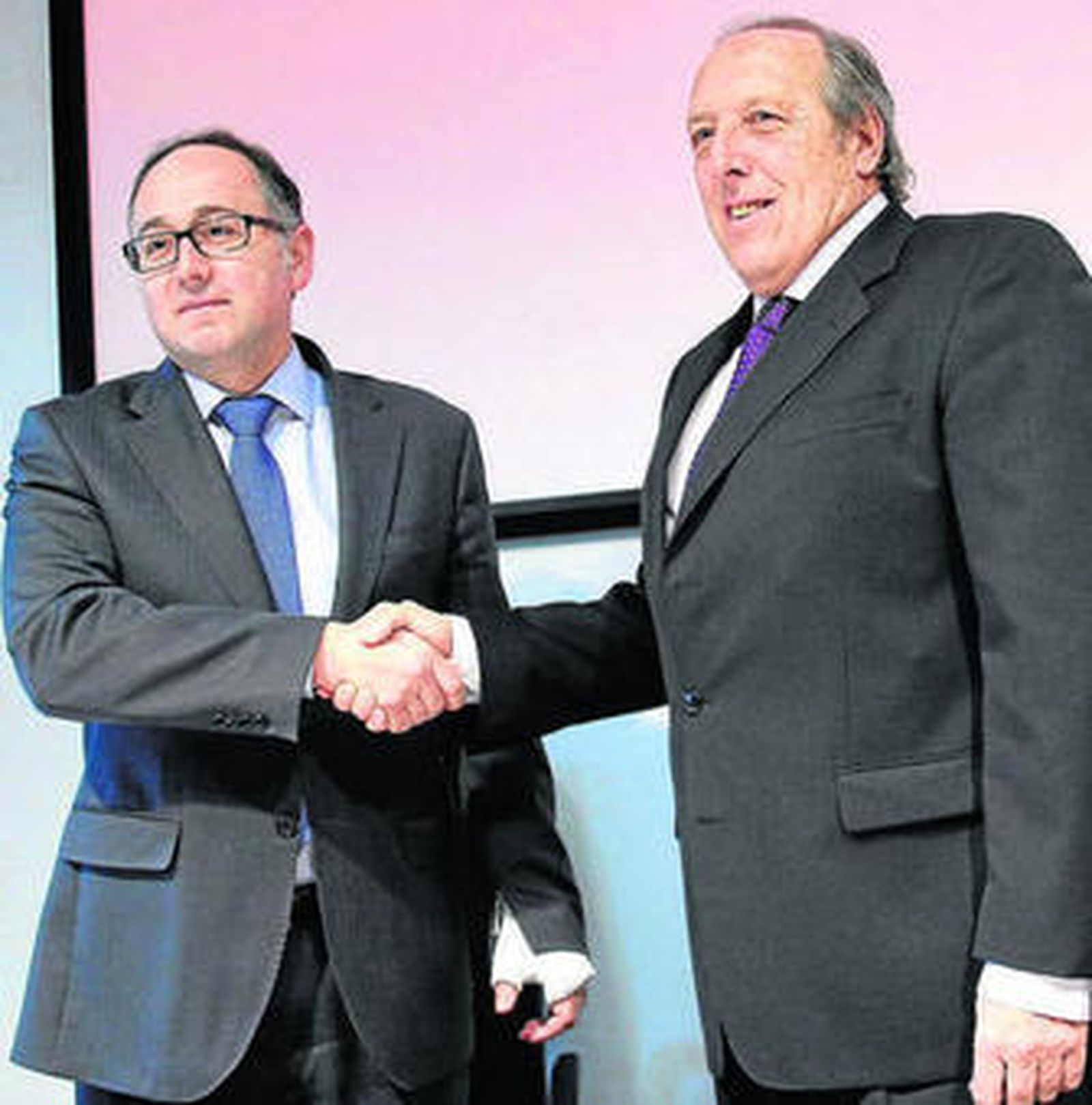 Luis Gallego, presidente de Iberia, y Justo Peral, del sindicato de pilotos.