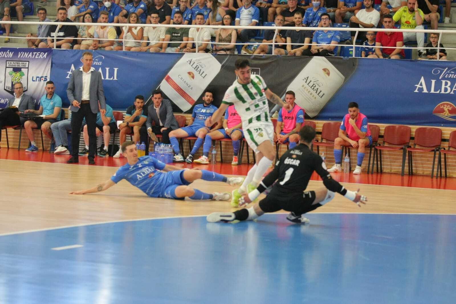 La derrota del Córdoba Futsal ante el Viña Albali Valdepeñas, en imágenes