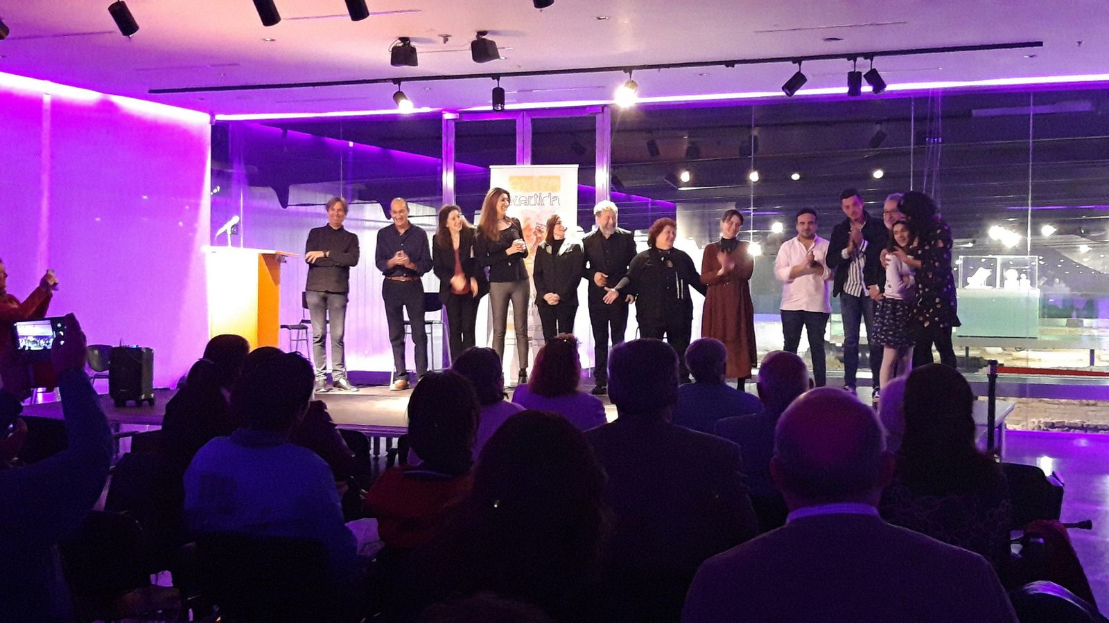 Actores, cantantes y cantaores intervinieron en el acto y arroparon a Pilar Salazar.