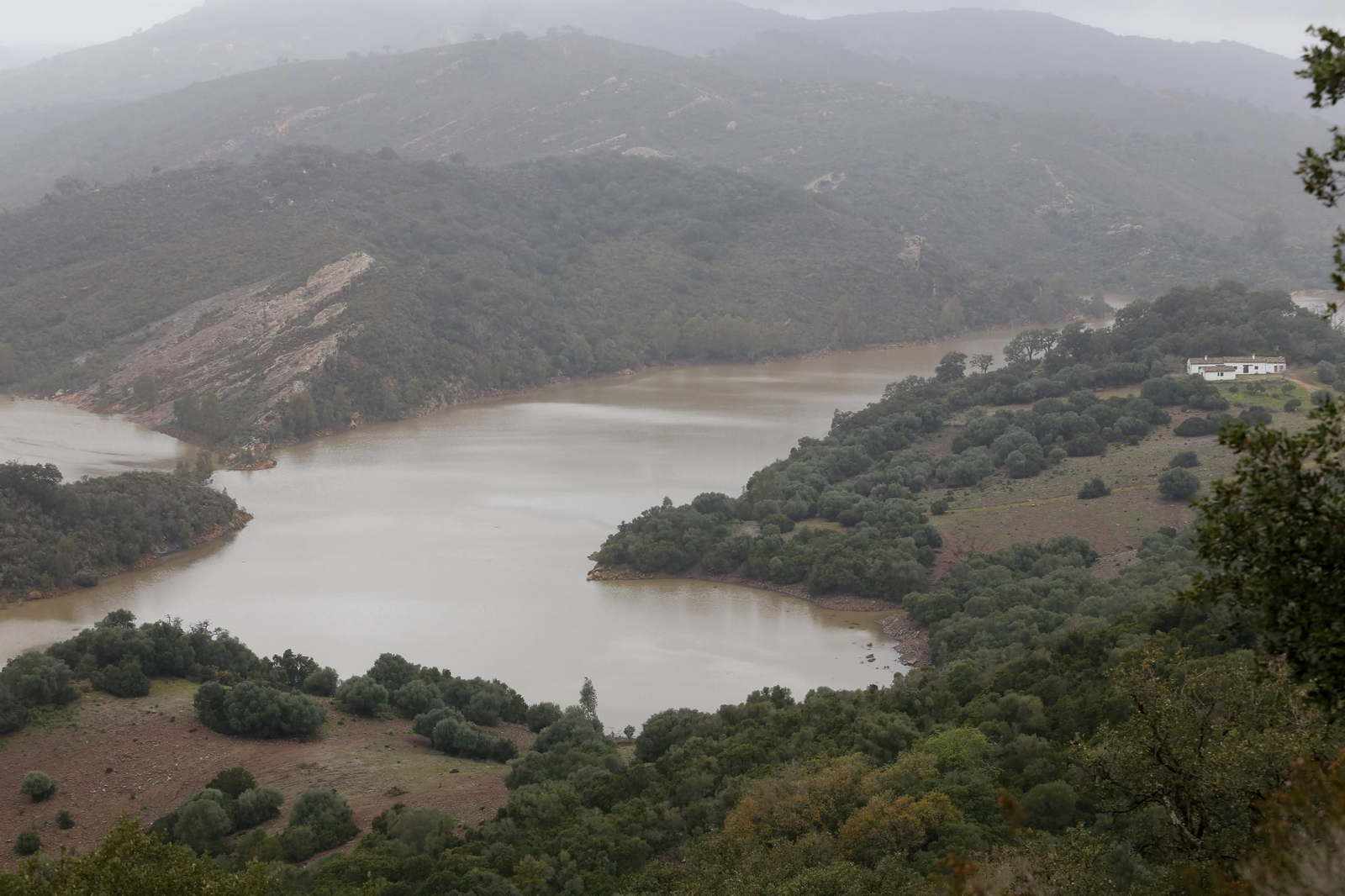 Desembalse del pantano de Guadarranque tras la borrasca Martinho, en imágenes