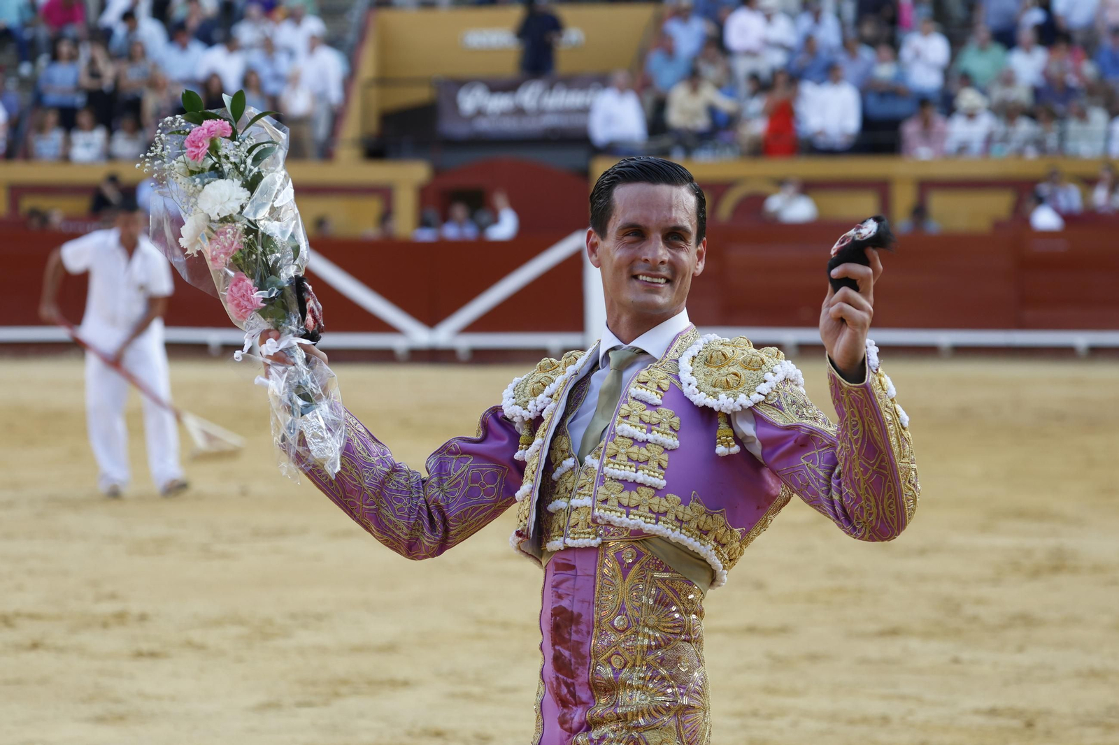 Fotos de Perera, Luque y Galván con toros de Fuente Ymbro en la primera corrida de la Feria de Algeciras 2025