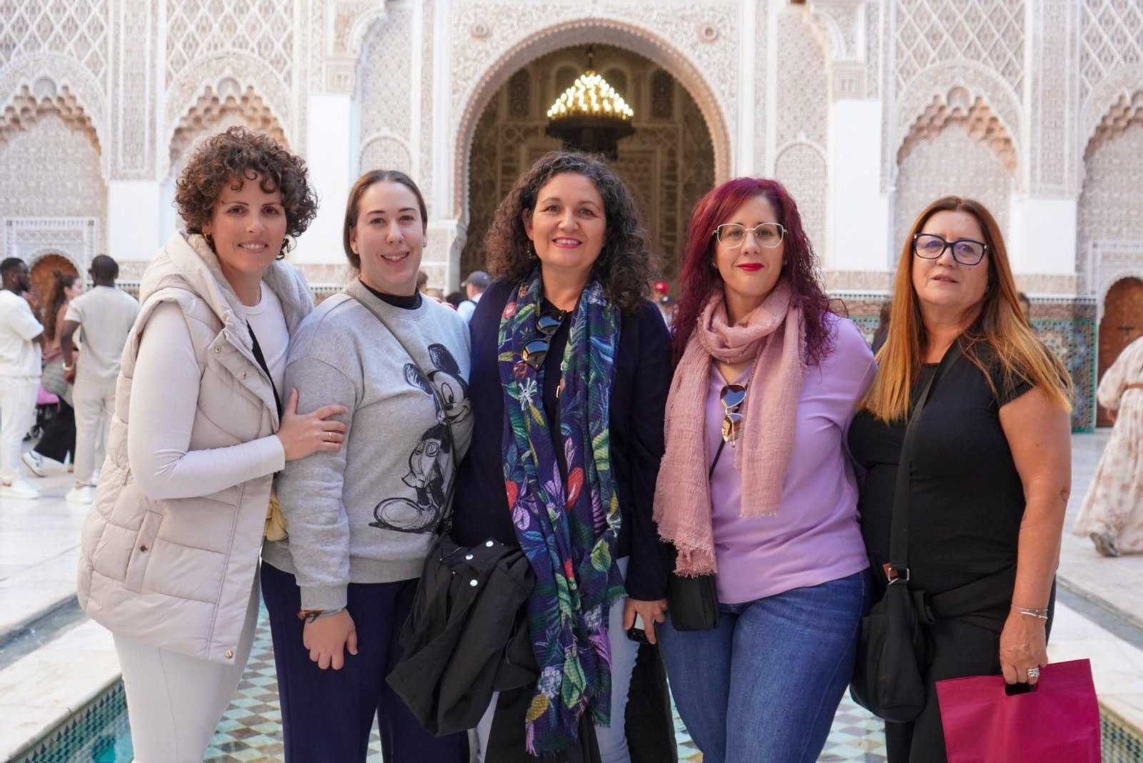 Medio centenar de mujeres vicarias se empapa de la cultura marroquí en un viaje para el recuerdo