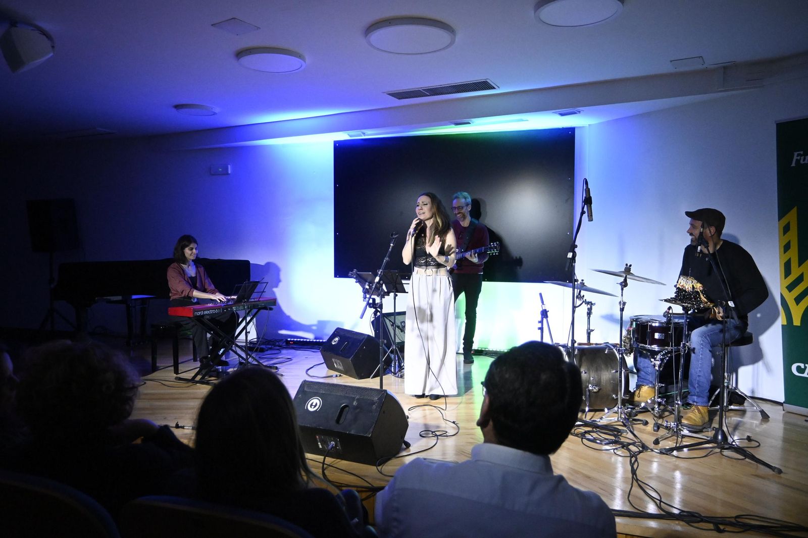 Actuación de Antonia Ferrá dentro del ciclo 'Música y otros ritmos' en imágenes