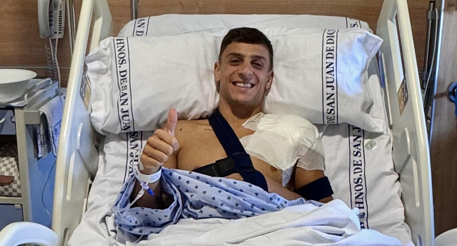 Juan María Alcedo, tras ser intervenido en San Juan de Dios.