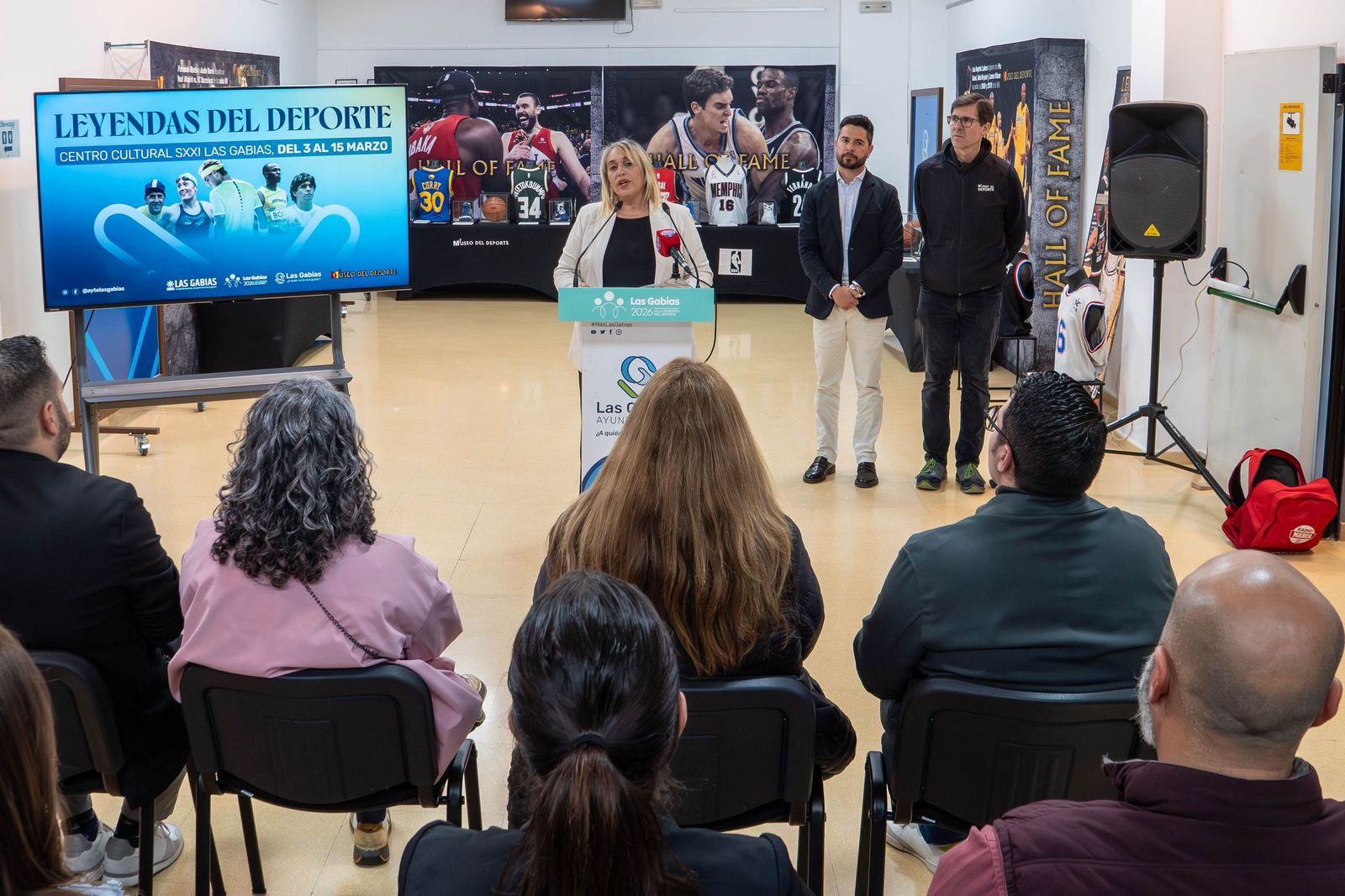 La alcaldesa de Las Gabias, Meri Sádaba, durante la presentación de la exposición.