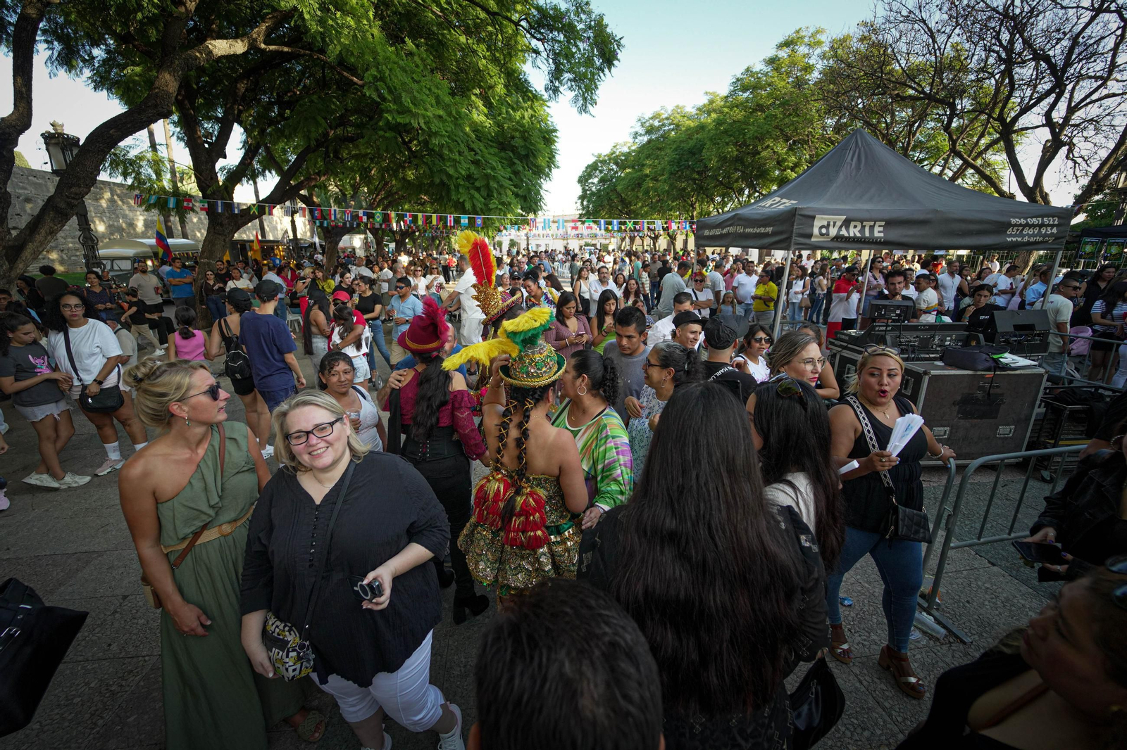Imágenes de la fiesta Alma Hispana y la Noche Azul y Blanca en Jerez