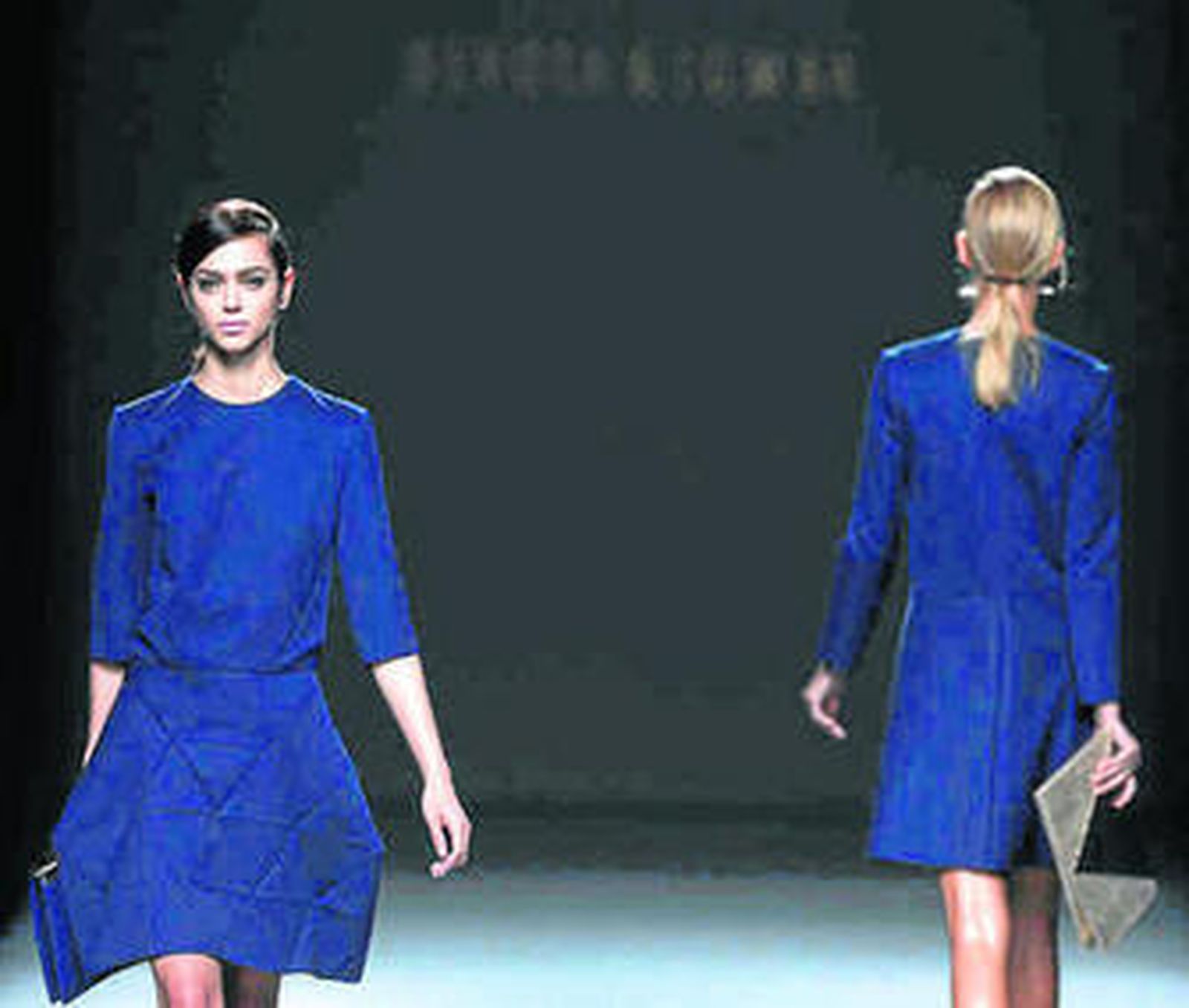 Dos modelos de Devota & Lomba que desfilaron ayer.
