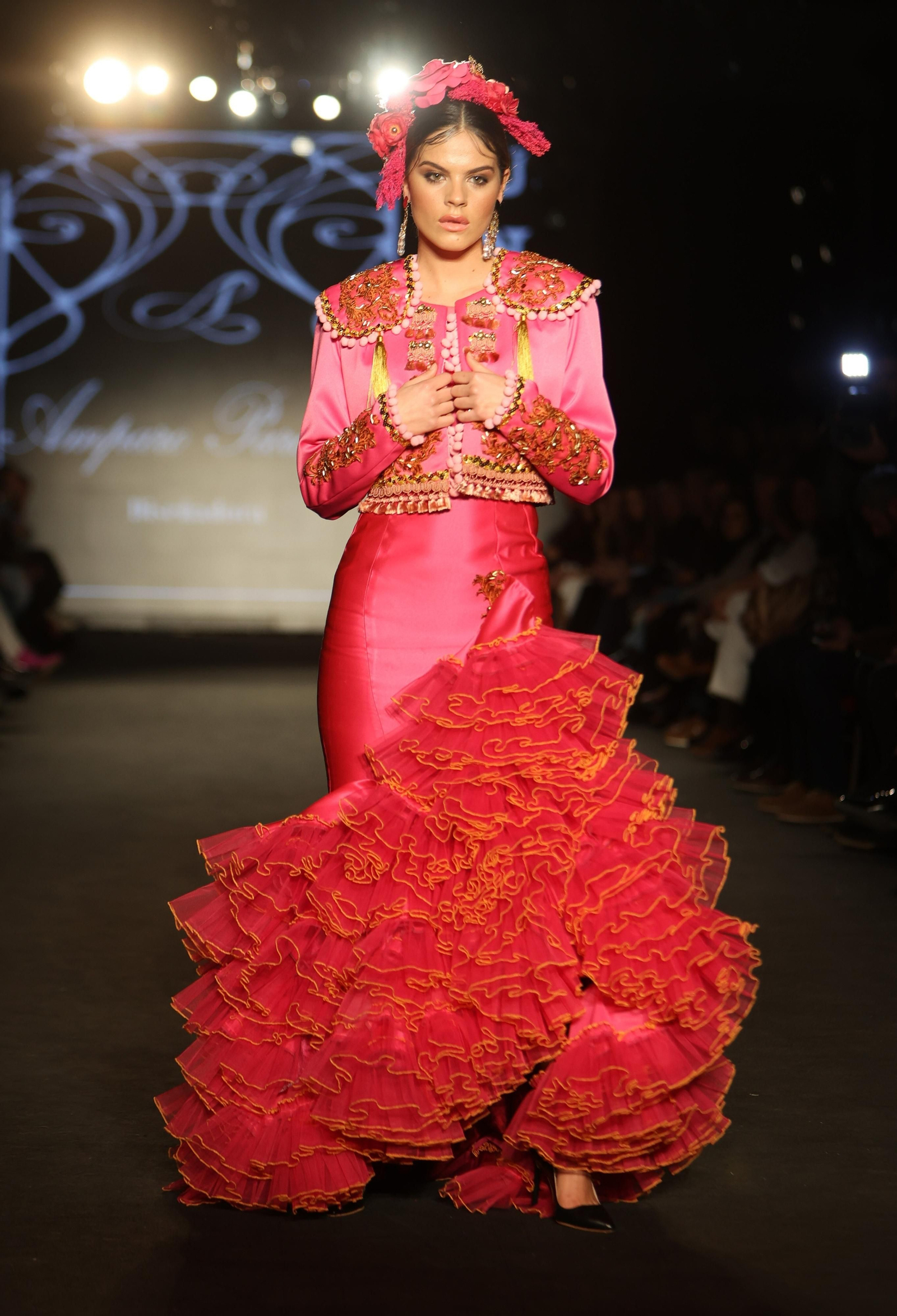 El elegante desfile de la diseñadora malagueña Amparo Pardal en We Love Flamenco 2023