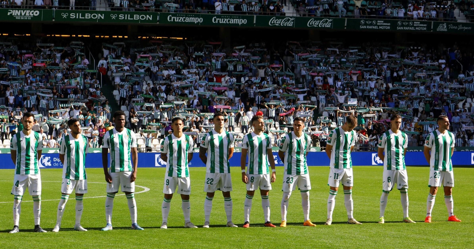 Los jugadores del Córdoba CF, antes del partido ante el Castellón del pasado domingo.