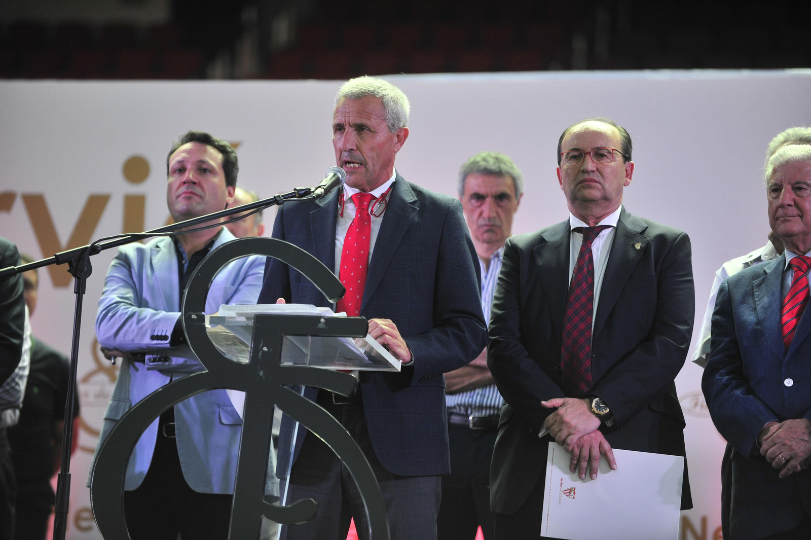 Las imágenes del acto de los 'Fieles de Nervión'