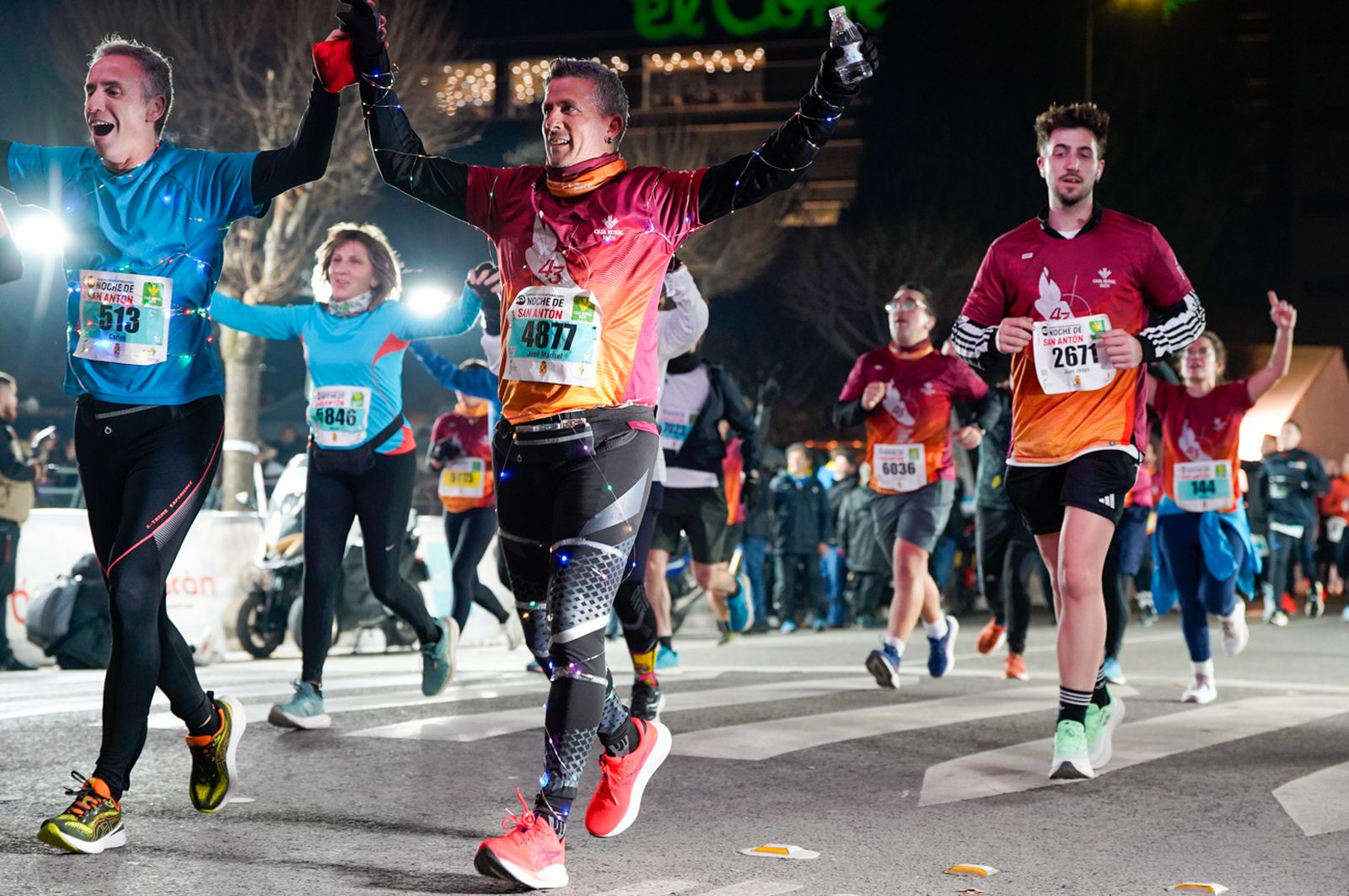 En imágenes: búscate en tu llegada a meta de la Carrera de San Antón 2026 (18)