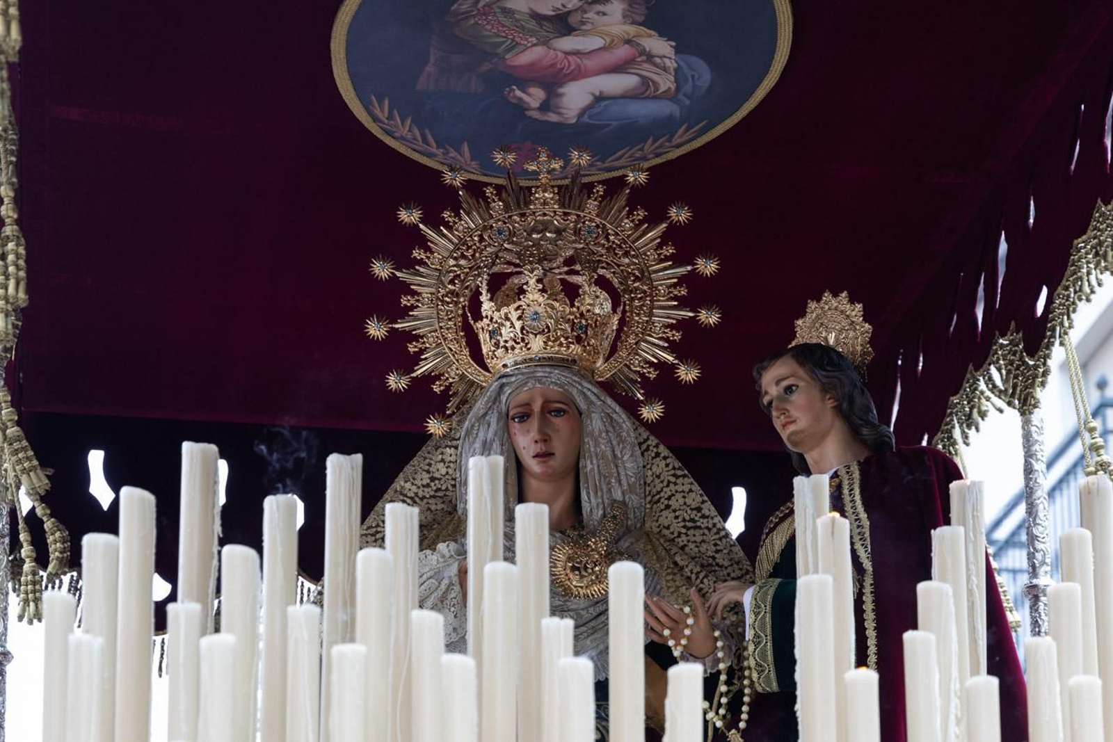 La temida lluvia impide el desarrollo normal de este Martes Santo