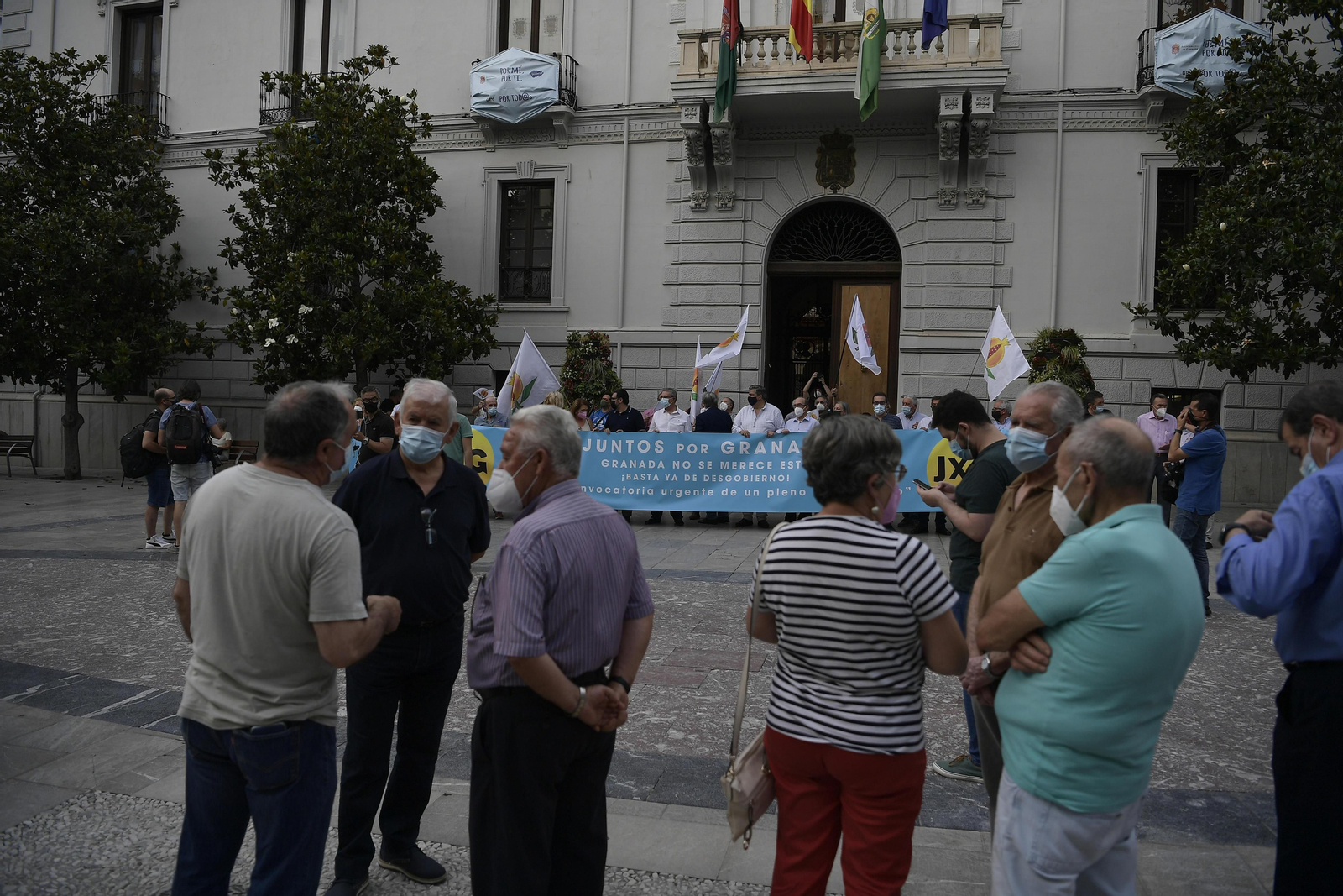 La concentración para pedir un nuevo gobierno municipal en Granada, en imágenes