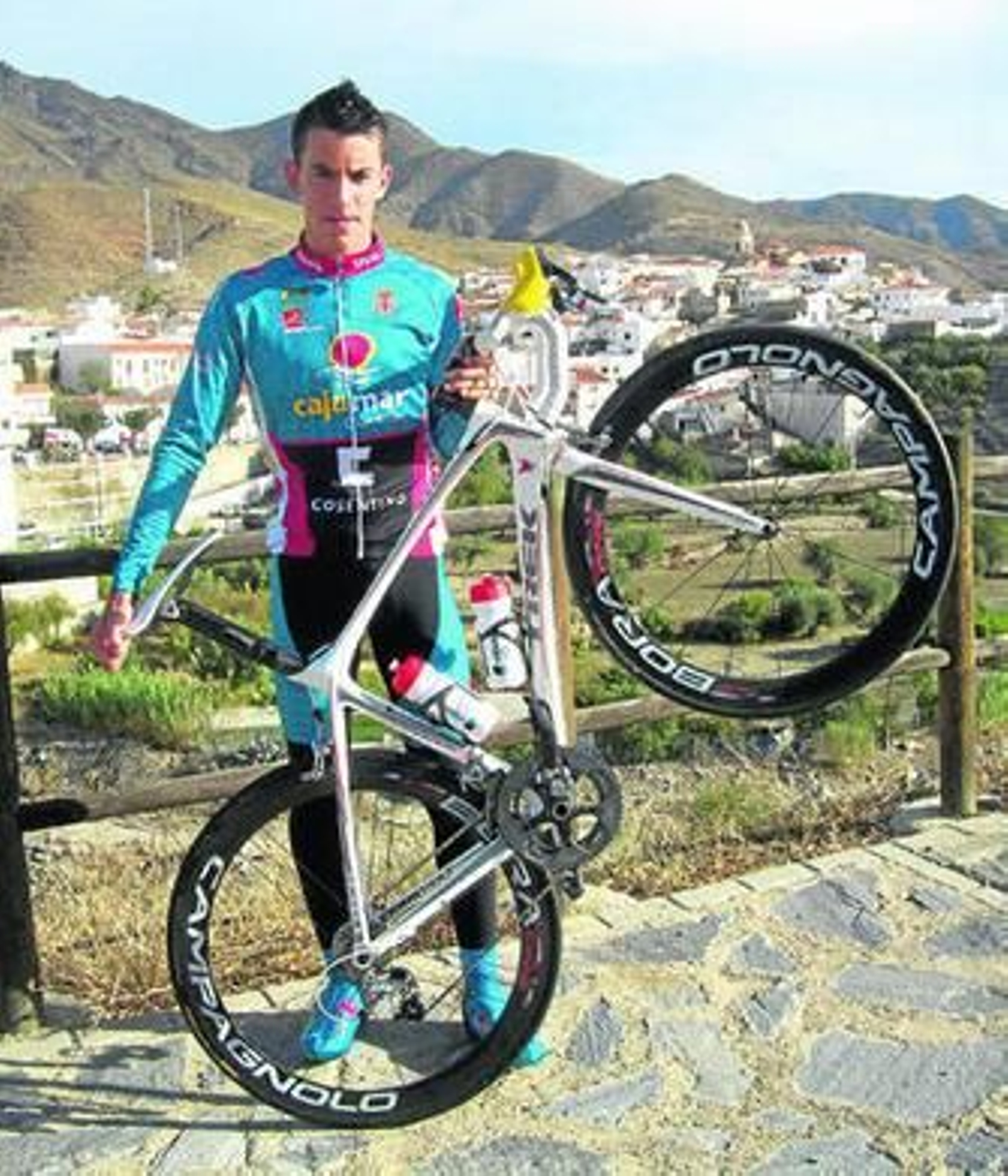 Juanje Martínez con los colores del Cajamar-Cosentino.