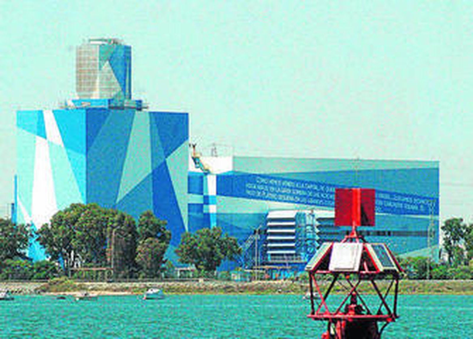 Central de ciclo combinado Colón, en la Punta del Sebo de Huelva.