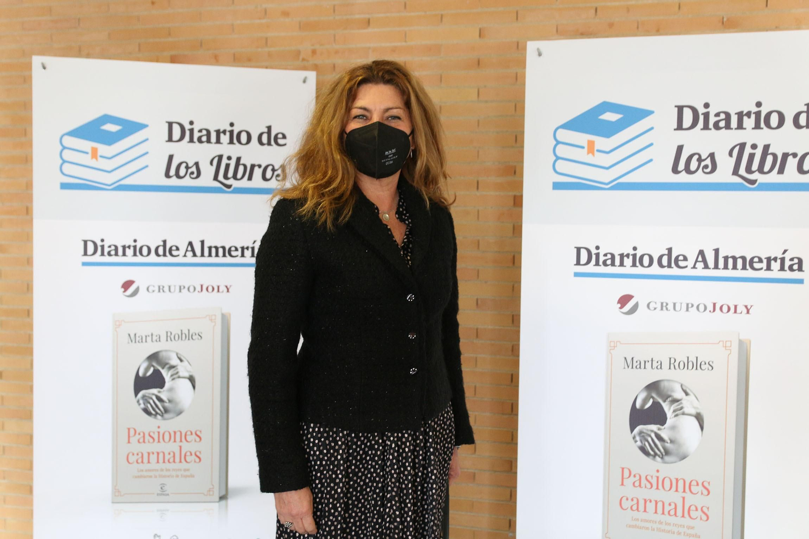 Fotogalería Diario de los Libros, con Marta Robles y su obra 'Pasiones carnales'