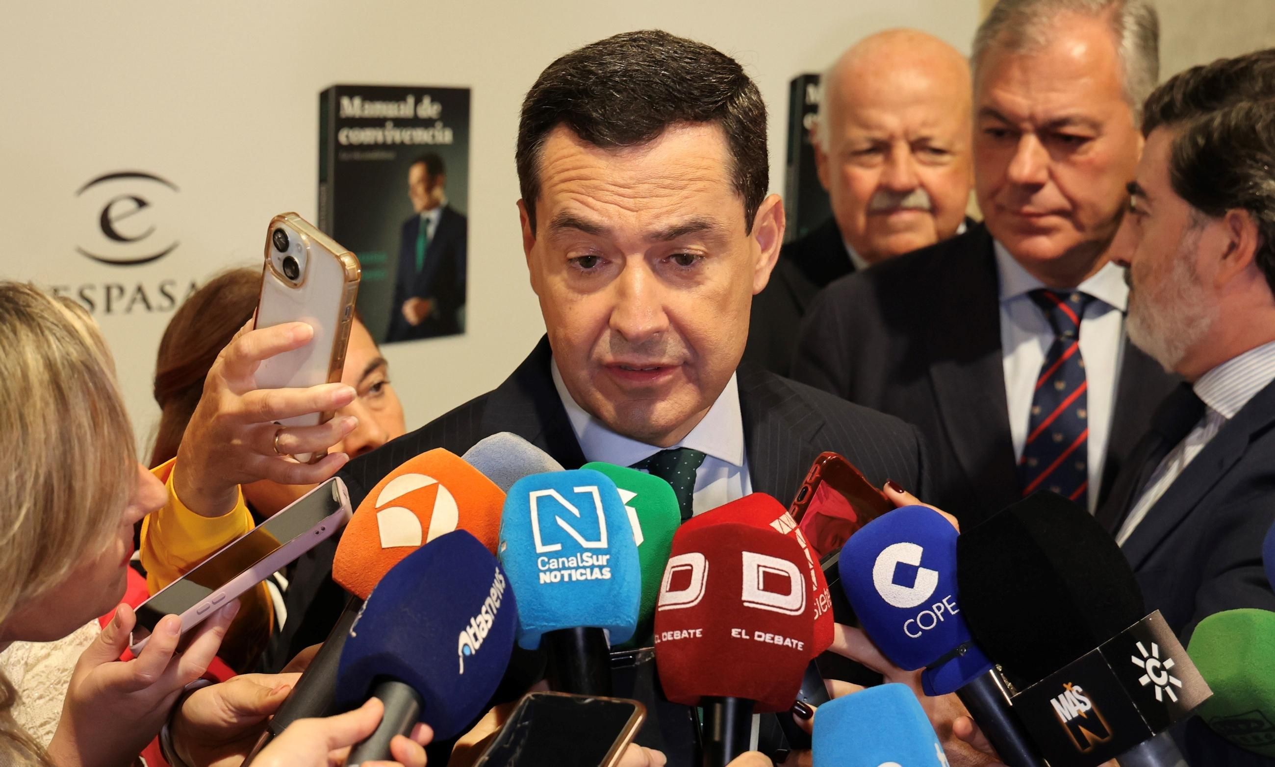 Suspenden la presentación del libro de Juanma Moreno Bonilla en Cádiz