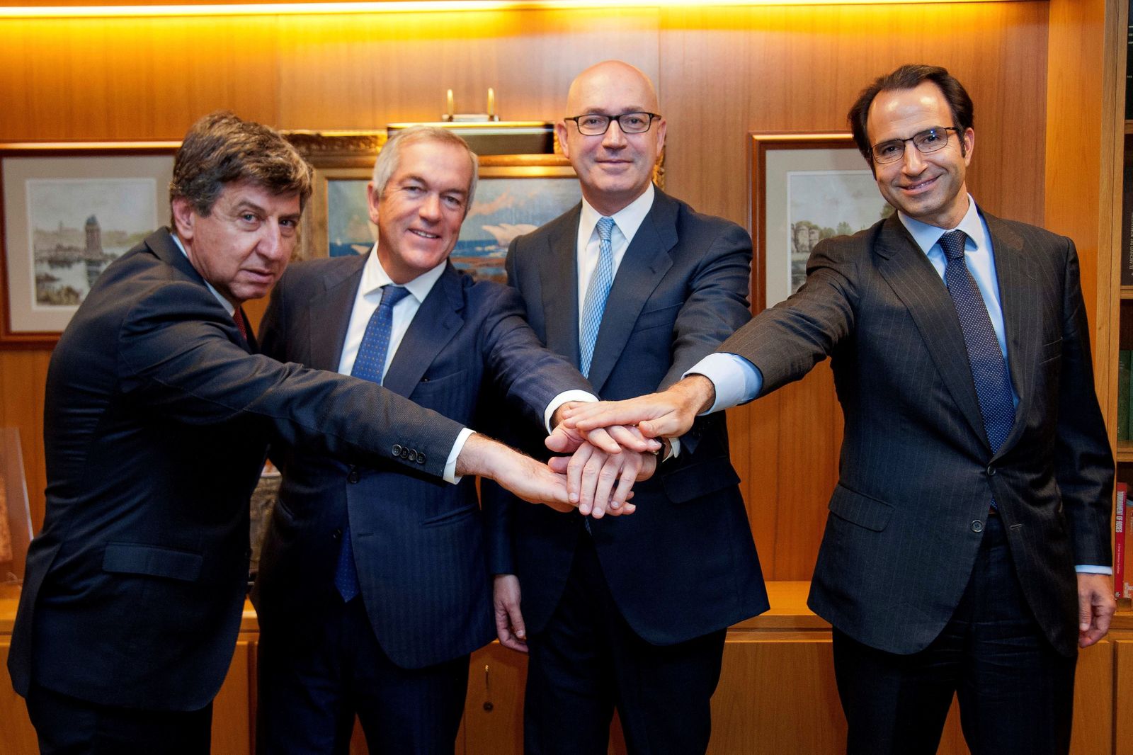 Foto facilitada por el Corte Inglés del acuerdo alcanzado.