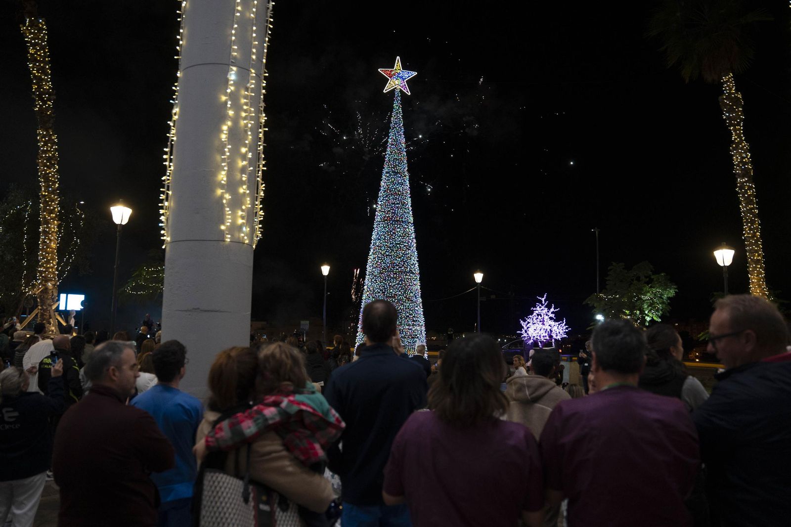 El encendido del alumbrado navideño del Hospital Universitario Torrecárdenas, en imágenes