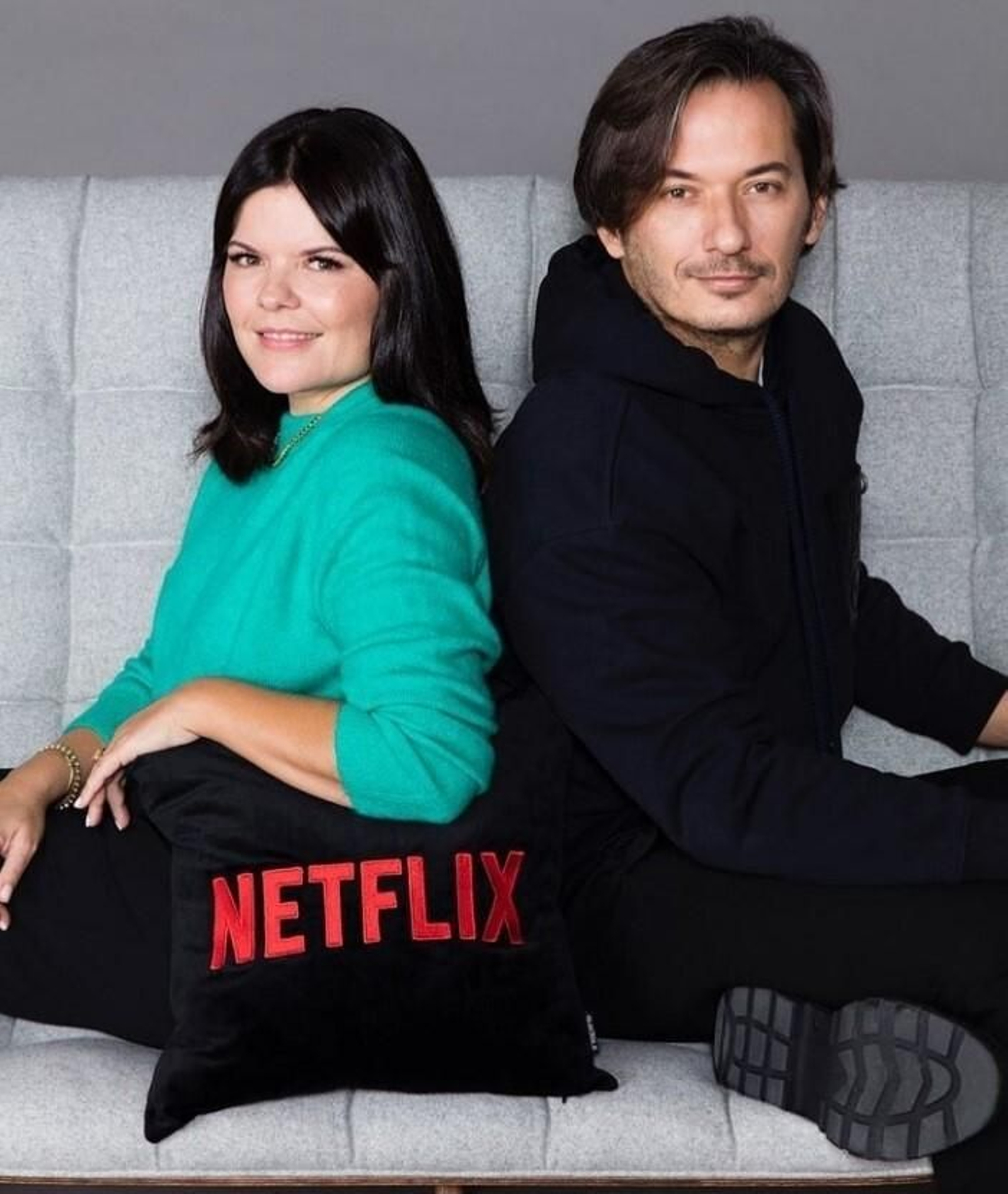Los productores ejecutivos Laura y Alberto Caballero en el anuncio de su proyecto para Netflix