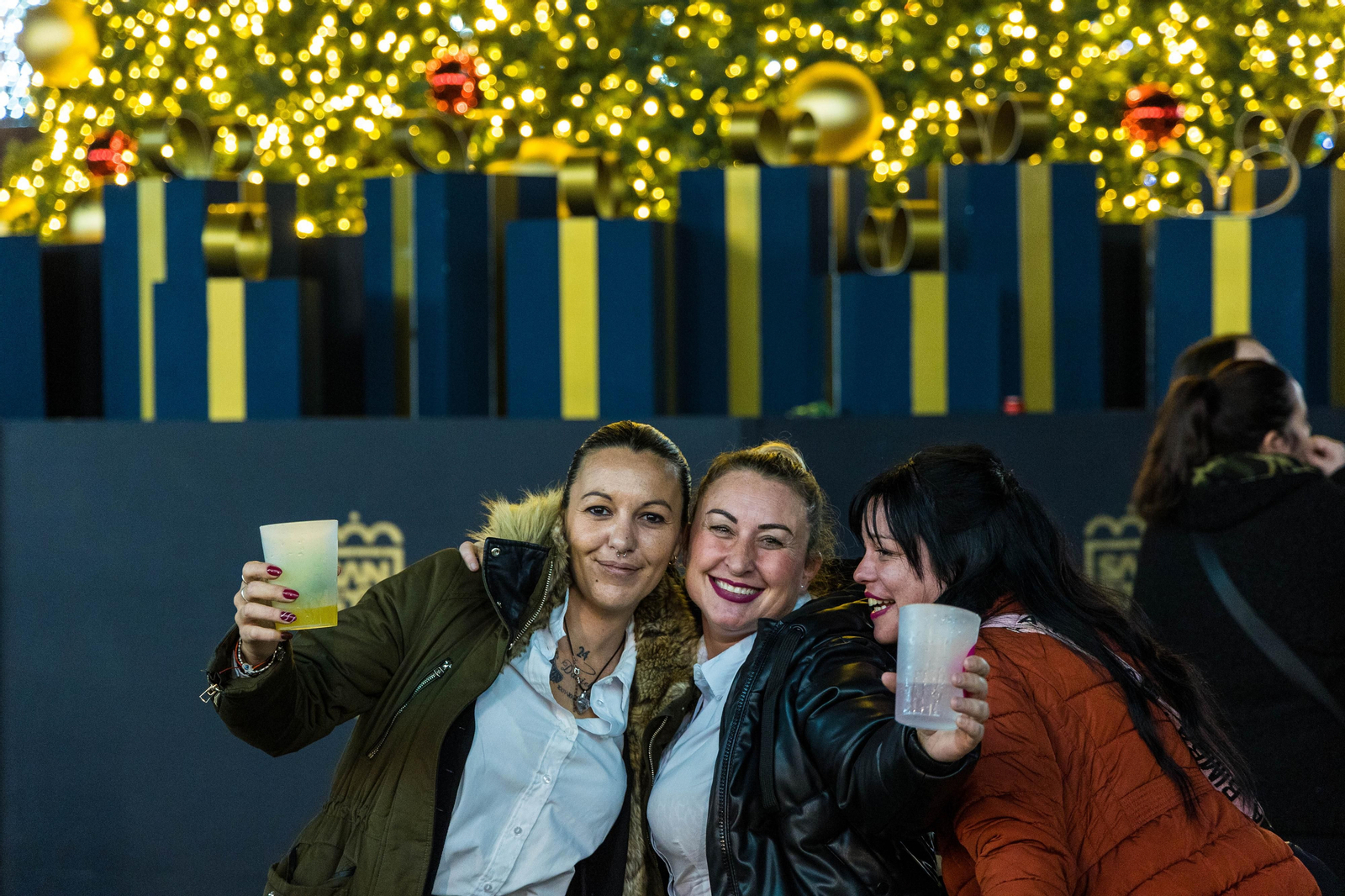 Doble sesión de zambombas navideñas en la plaza del Rey de San Fernando