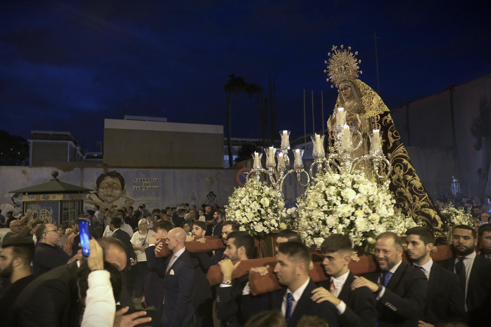 Las imágenes del rosario vespertino de la Virgen del Rosario de San Pablo