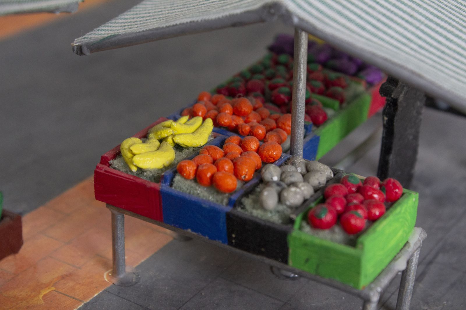 Fotos de la maqueta del Mercado Ingeniero Torroja expuesta en el Centro Documental José Luis Cano