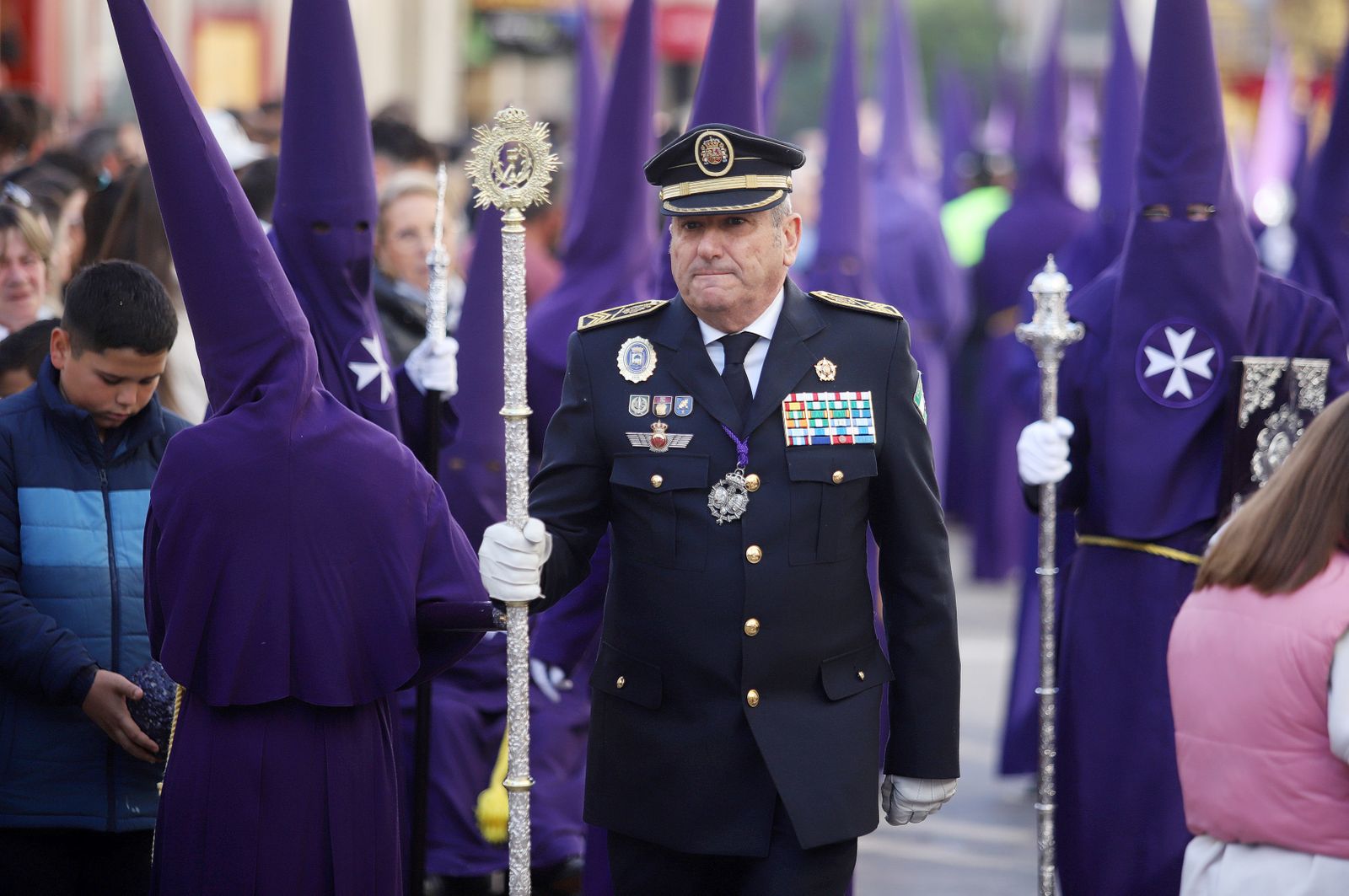 La Hermandad El Nazareno en la madrugá de la Semana Santa de Huelva 2023, en imágenes