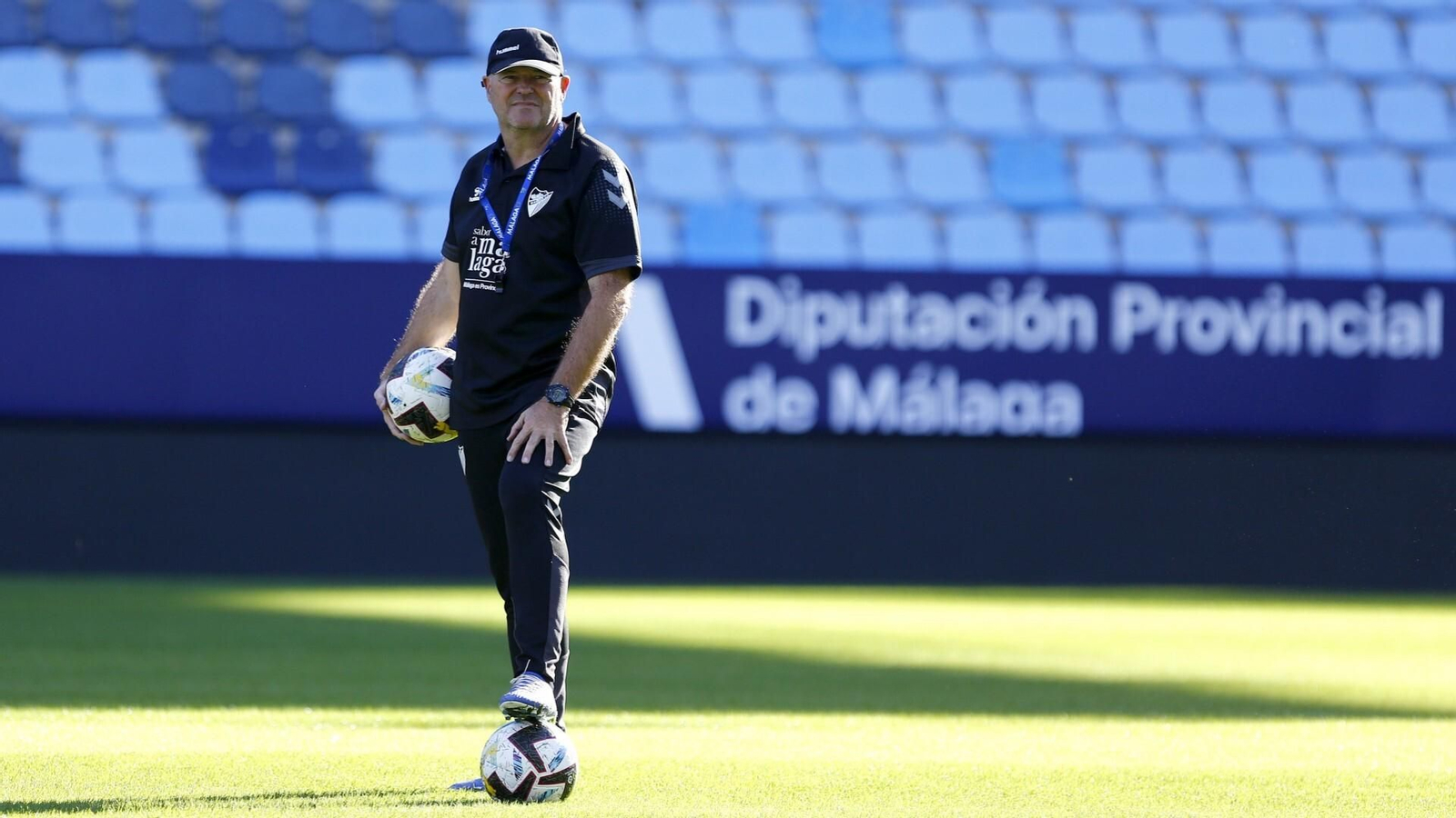 Pepe Mel, en un entrenamiento en La Rosaleda.