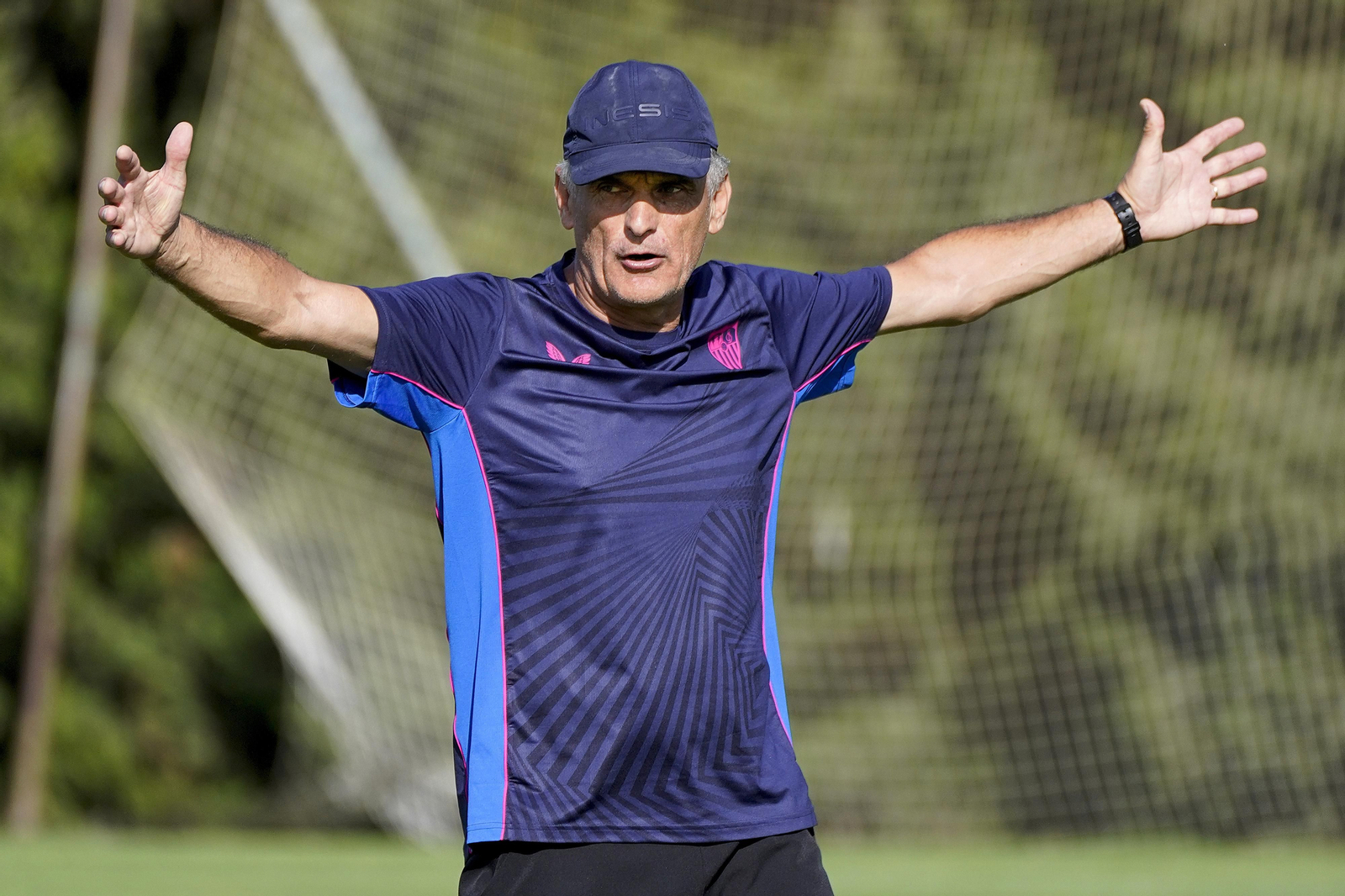 Mendilibar, muy expresivo, durante un entrenamiento en Montecastillo.