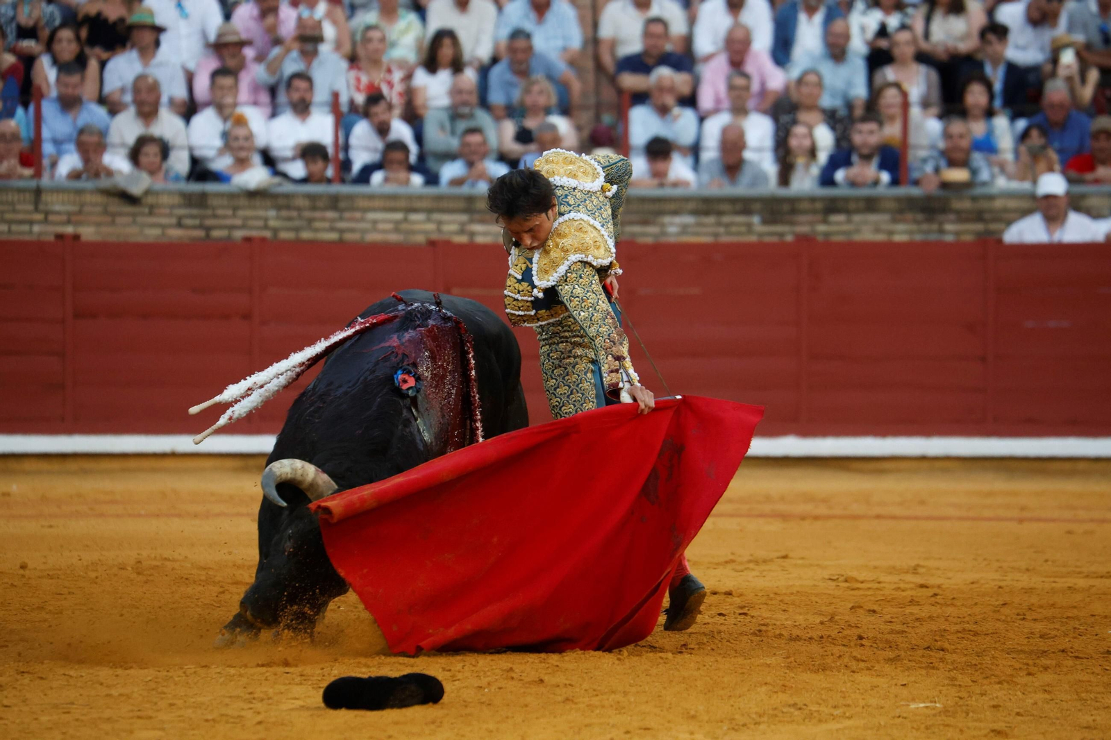 Manuel Román, Juan Ortega y Roca Rey, en la plaza de toros de Córdoba