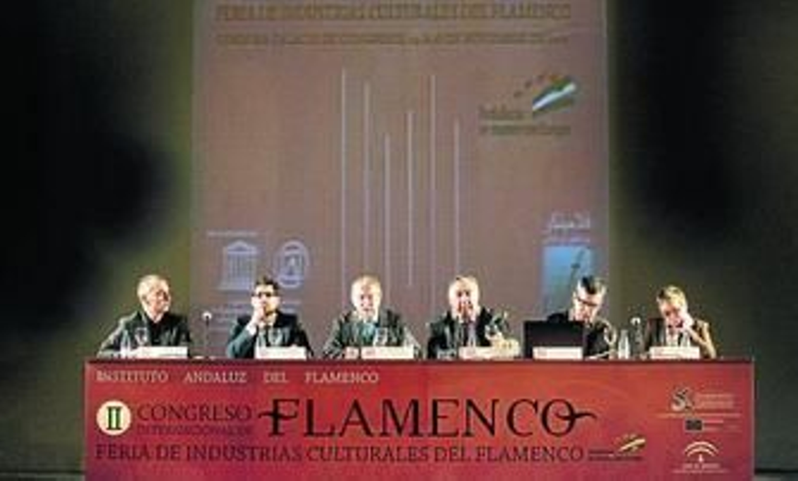 Los participantes en la primera mesa redonda del congreso.