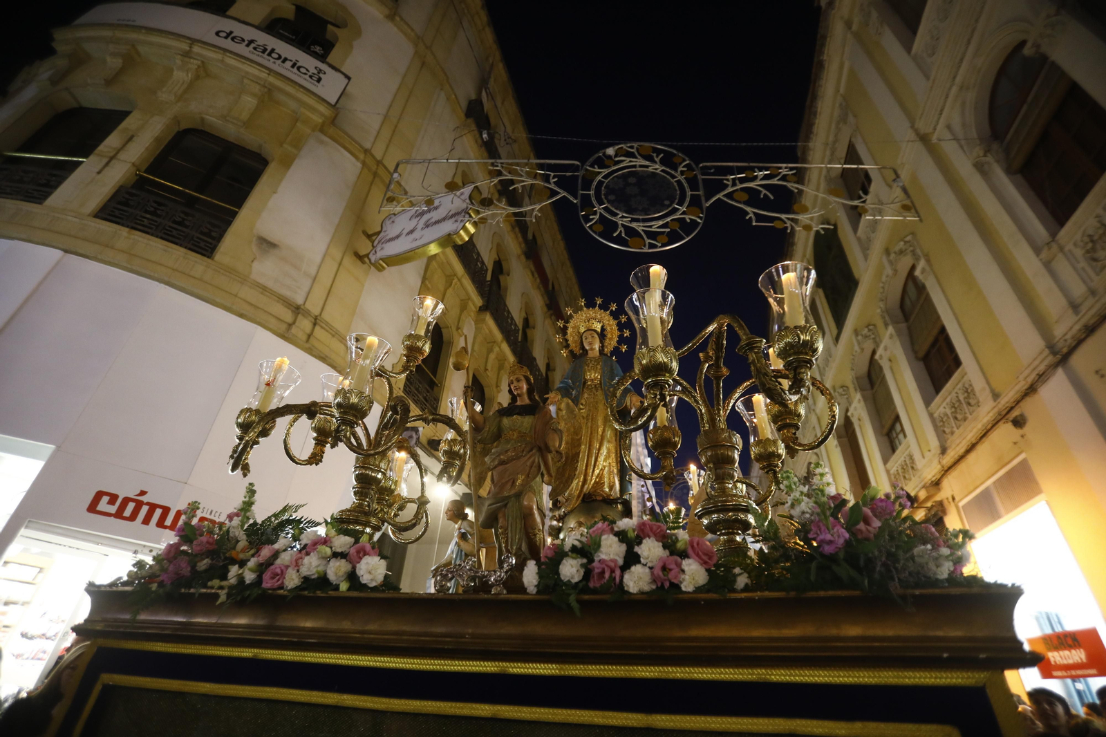 La procesión de la Virgen Milagrosa de Córdoba, en imágenes