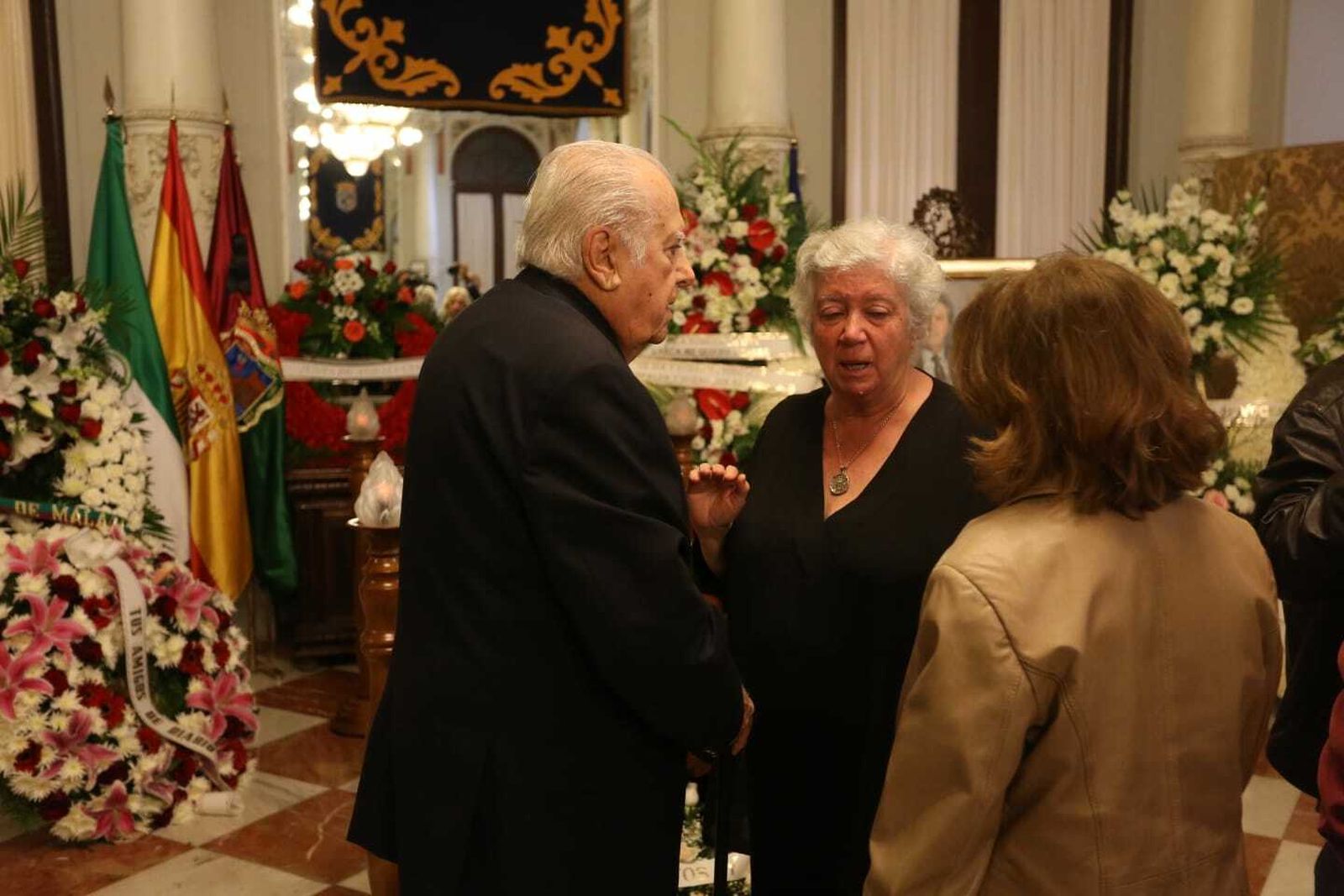 Fotos de la capilla ardiente de Manuel Alcántara