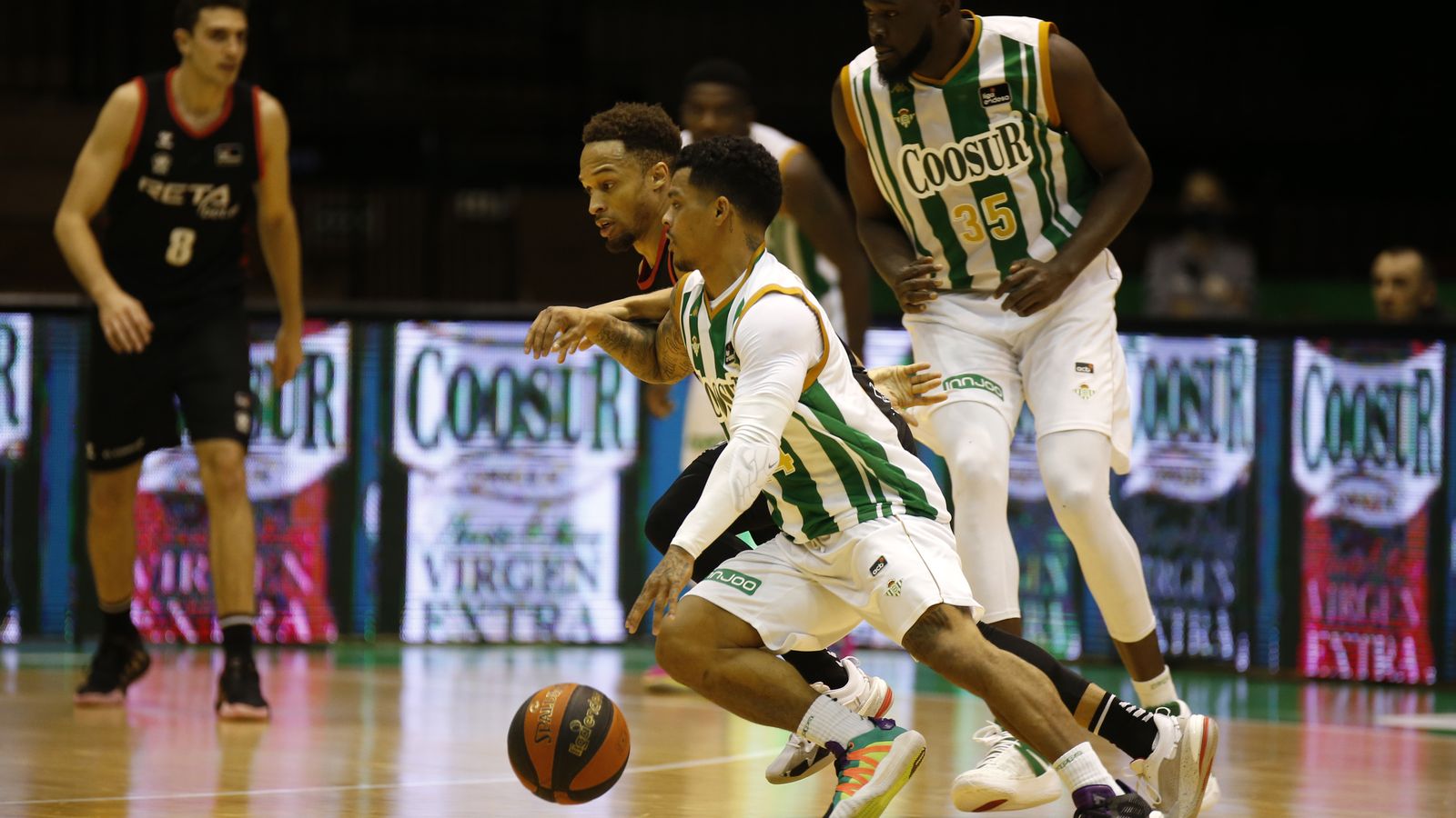 Campbell trata de dejar atrás a Brown.