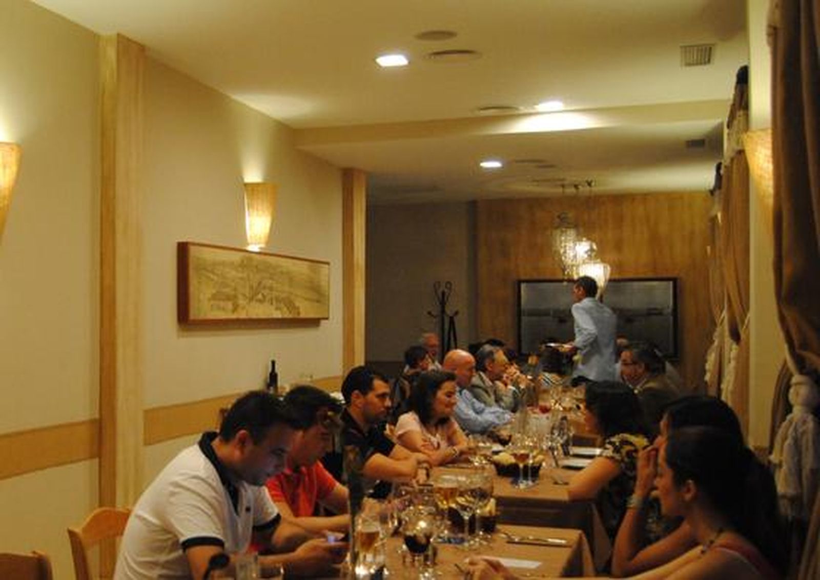 La Taberna del río. En el entorno del Guadalquivir y la Ribera se encuentra La Taberna del Río, un lugar indicado para cenas de amigos y familiares. / El Día
