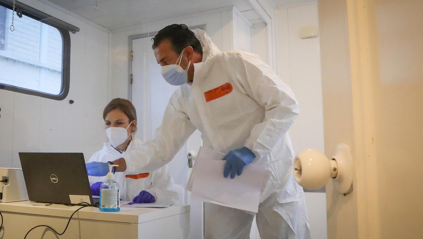 El 'Covid-Bus' de la Junta para el cribado masivo comienza en Jerez