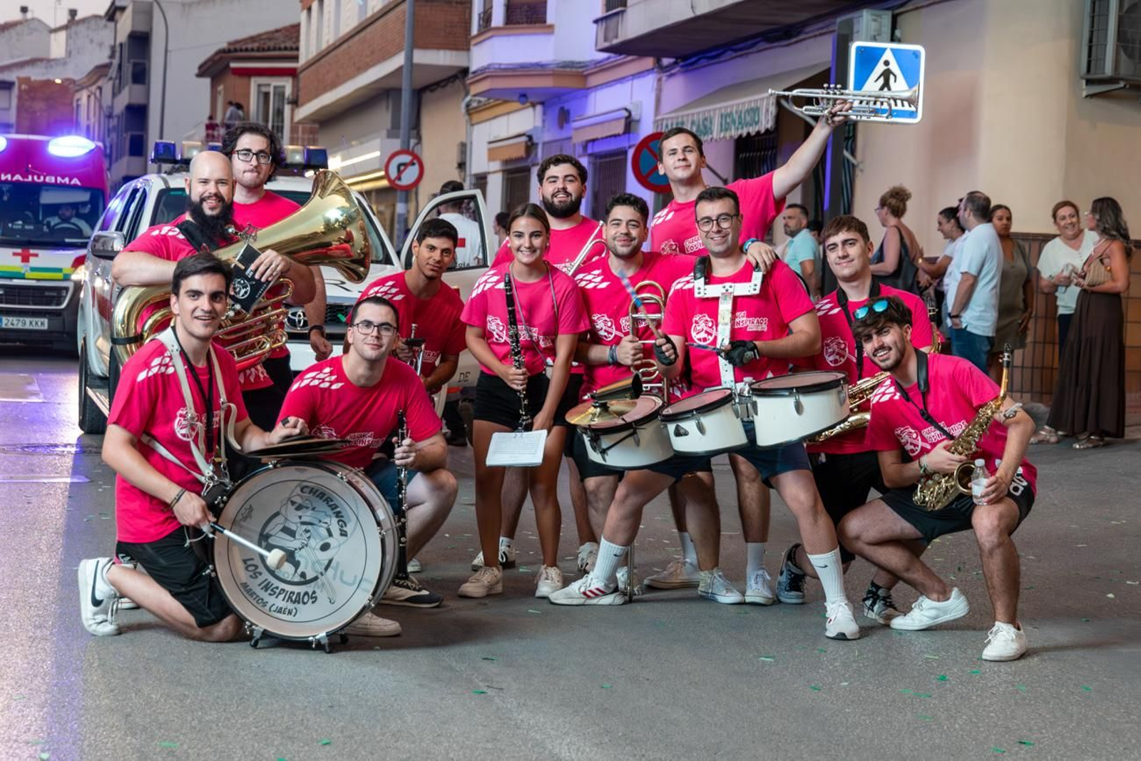 Pasacalles inaugural, fuegos artificiales e iluminación de la portada de feria y del recinto ferial de la Feria de San Bartolomé en Martos