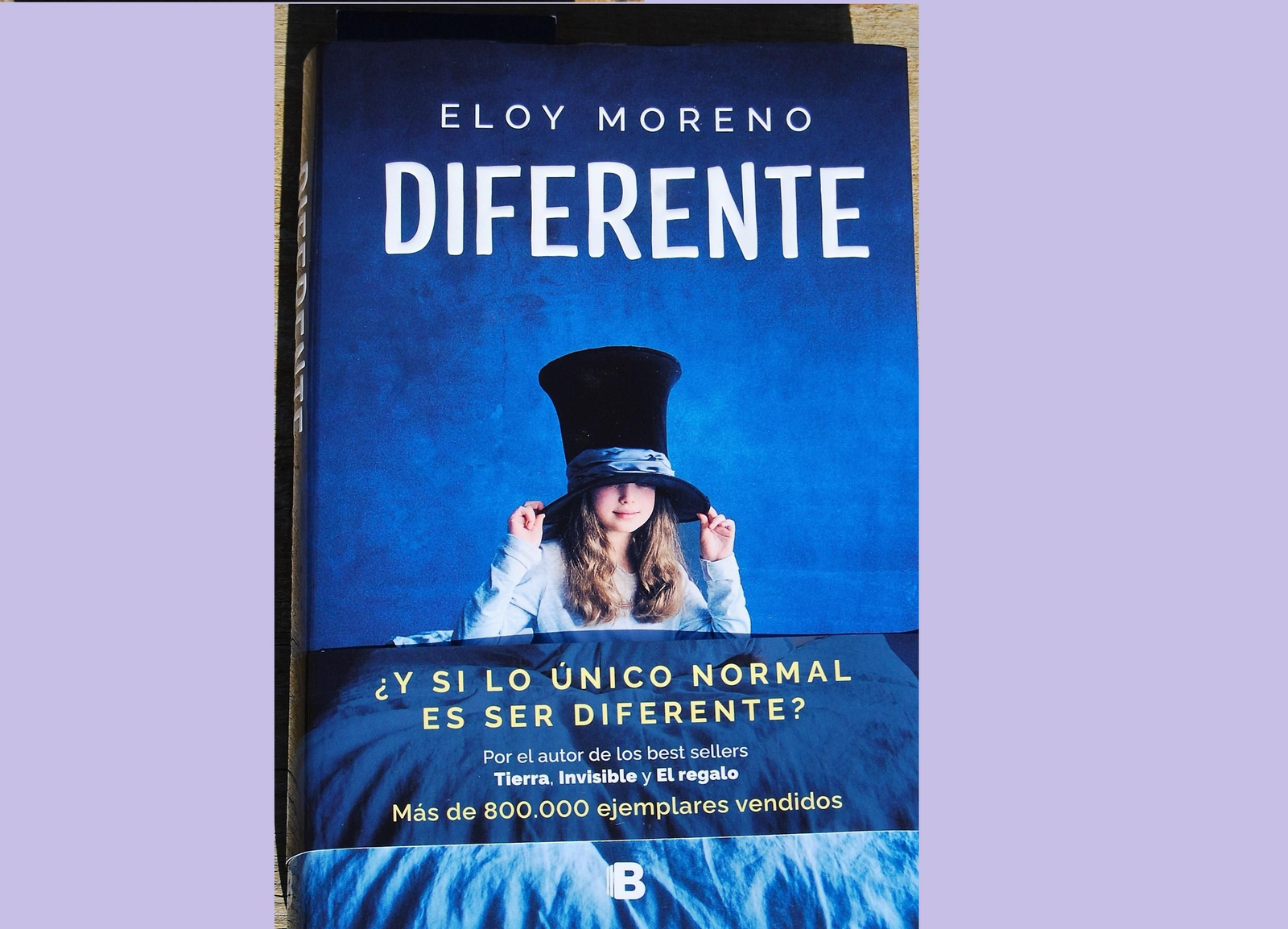 La portada de 'Diferente'.
