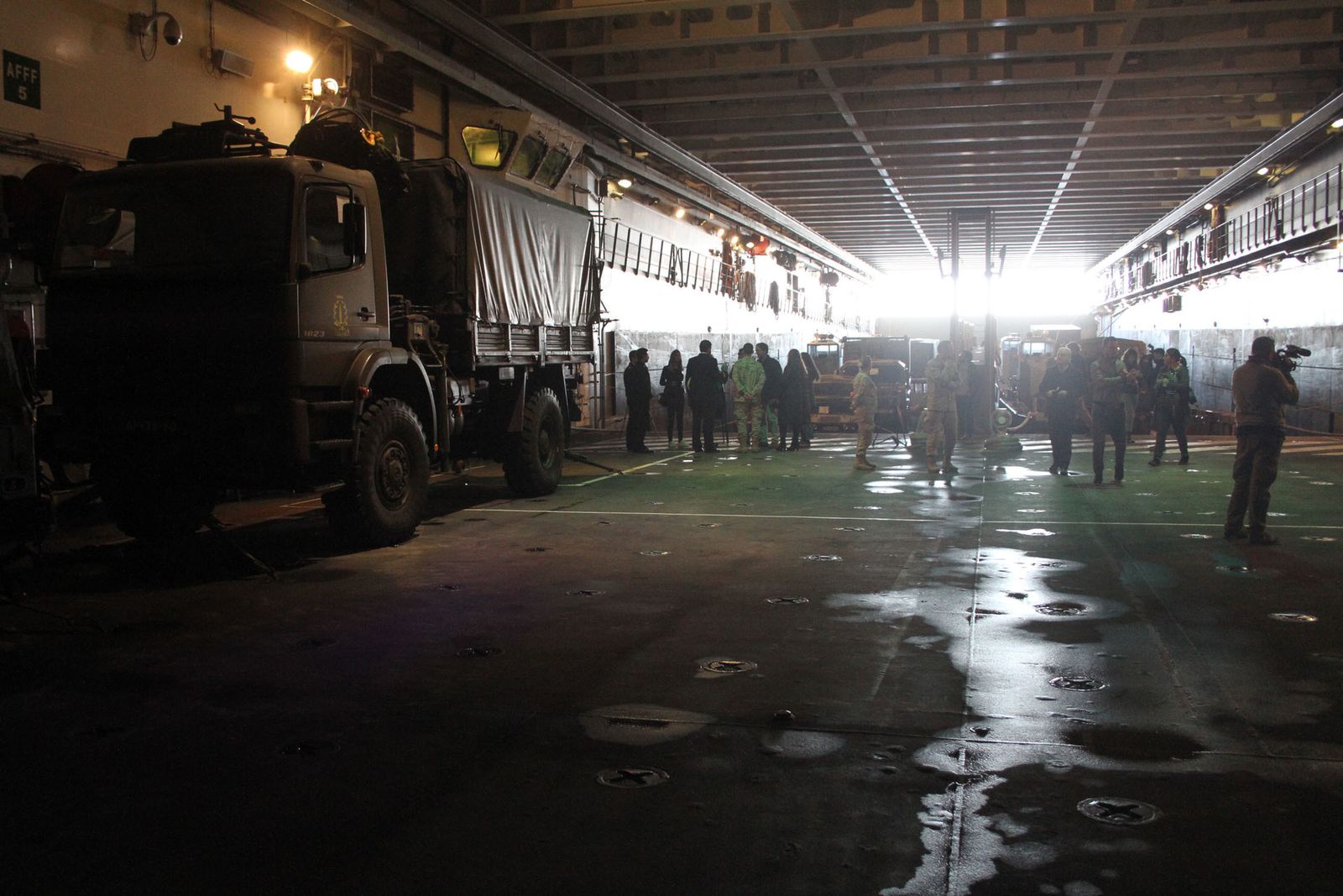 Imágenes de las primeras horas del portaaviones "Juan Carlos I" en el puerto de Huelva, durante su visita este fin de semana